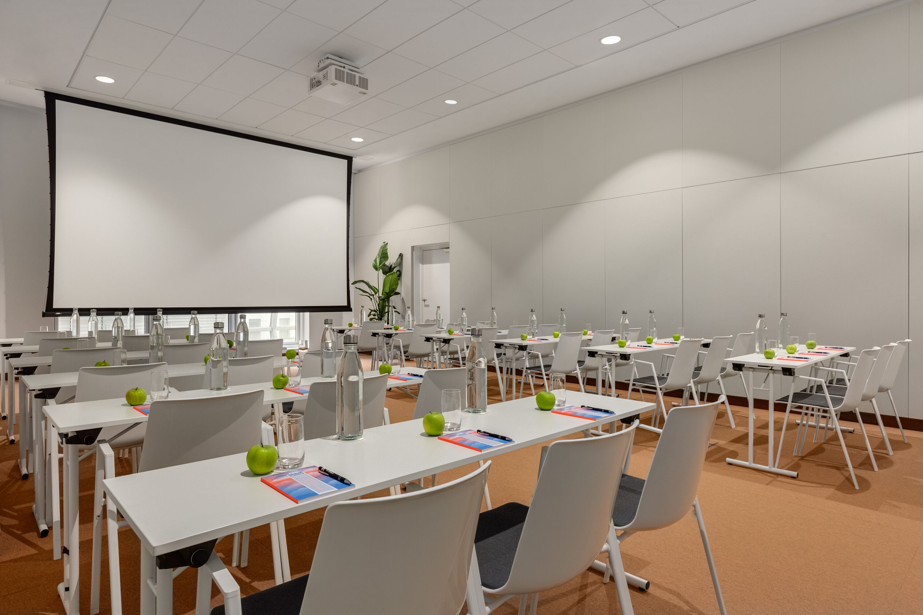 Meeting room at H4 Wyndham Paris Pleyel in Saint-Denis, Other than US/Canada
