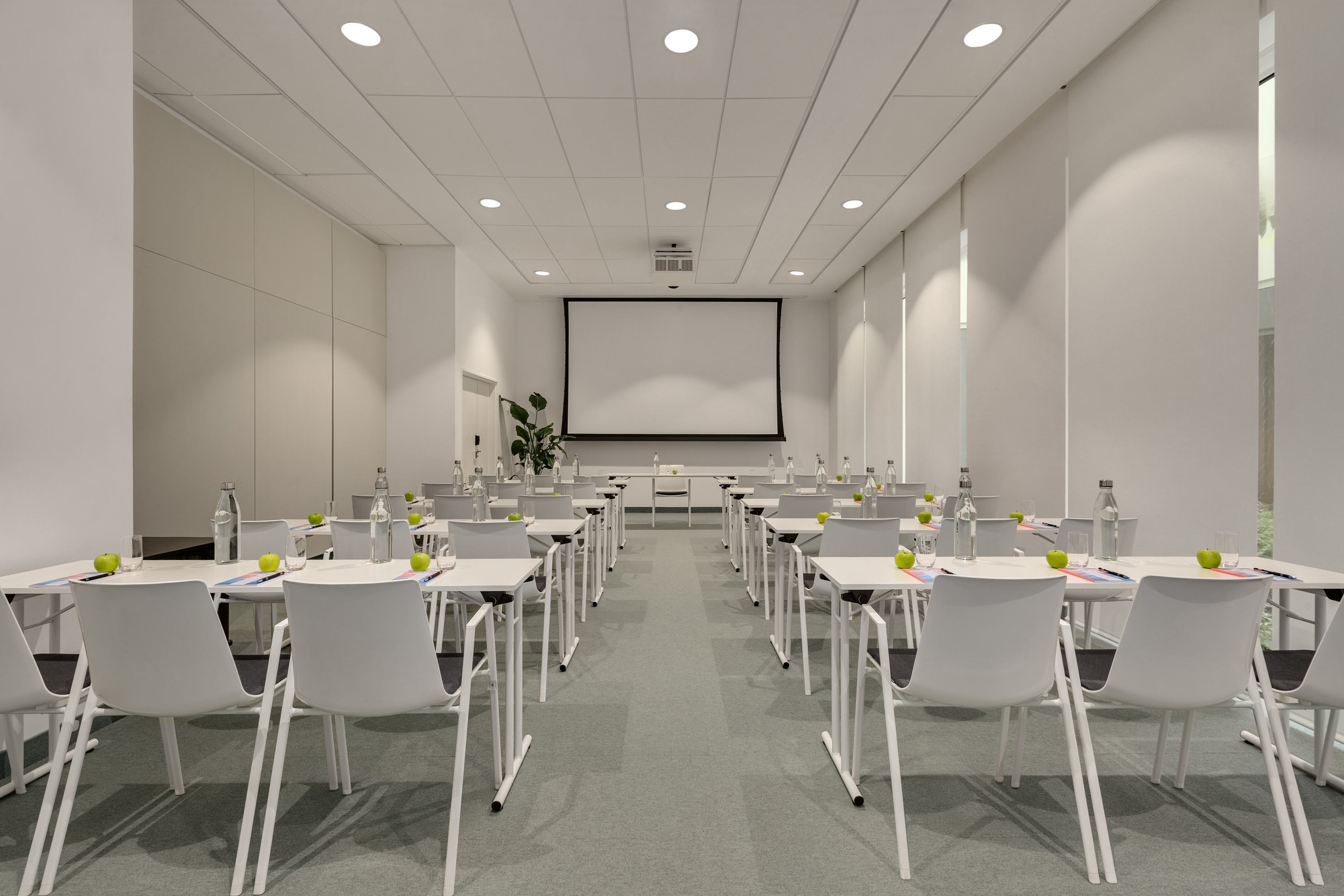 Meeting room at H4 Wyndham Paris Pleyel in Saint-Denis, Other than US/Canada