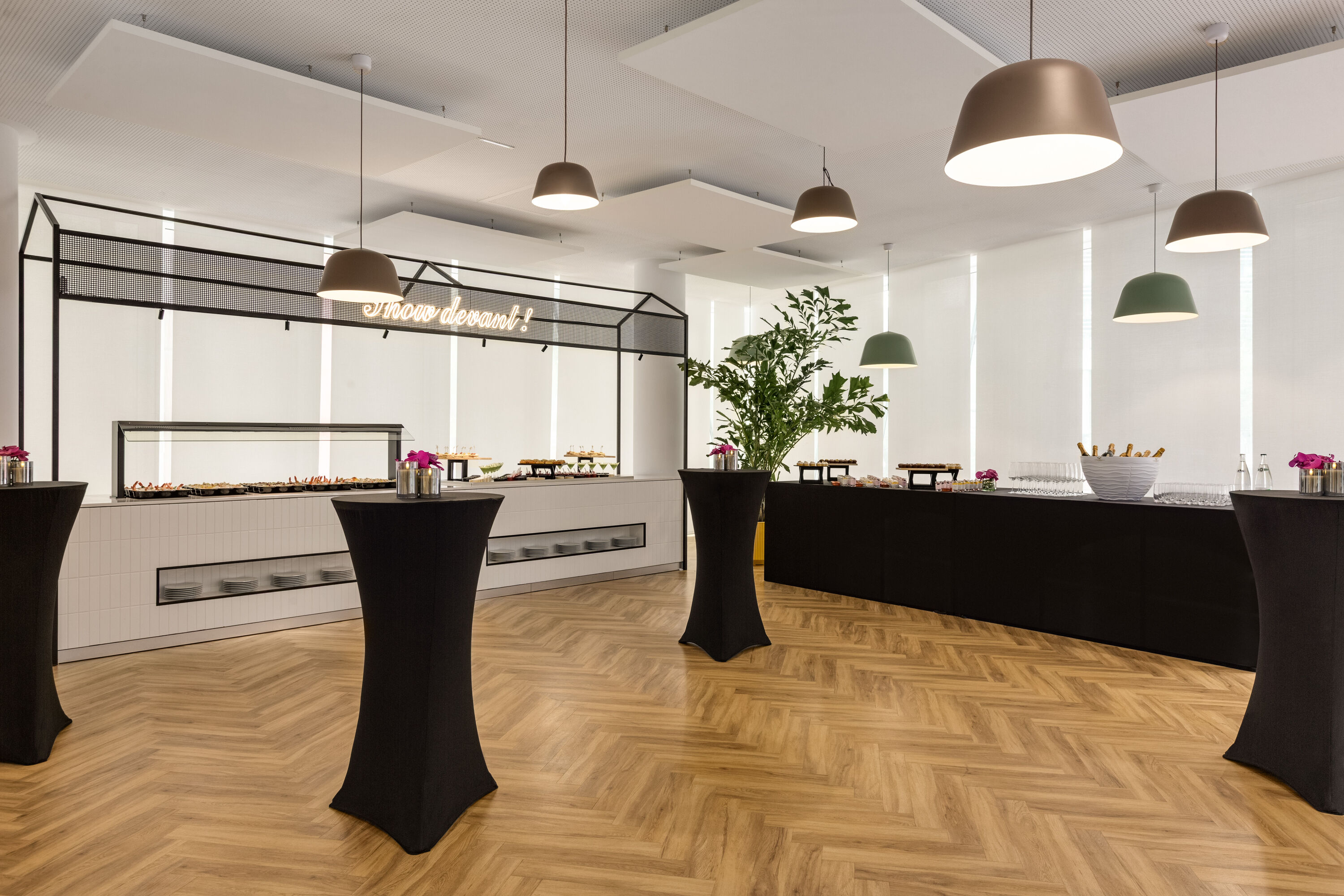 H4 Wyndham Paris Pleyel restaurant in Saint-Denis, Other than US/Canada