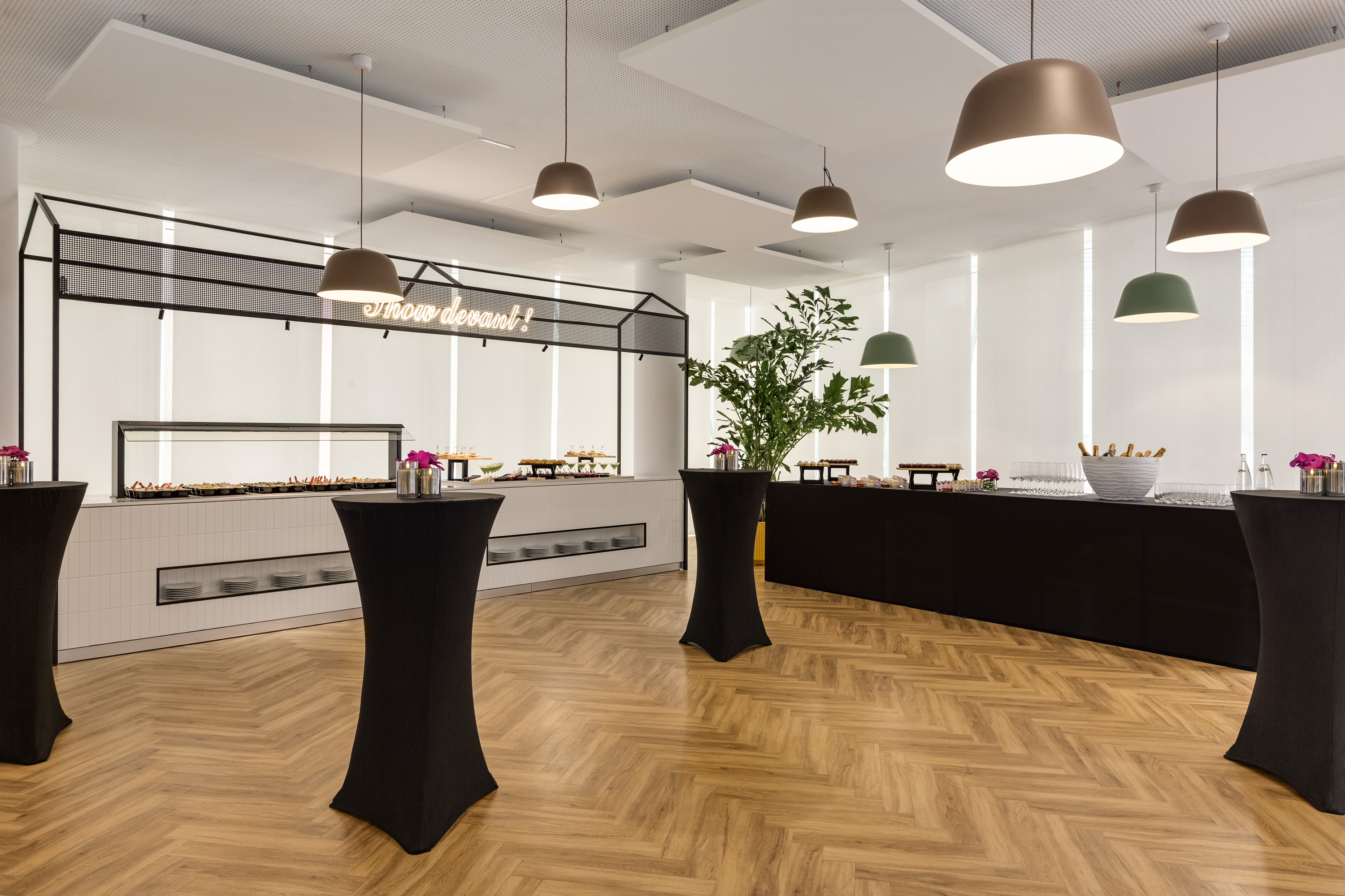 H4 Wyndham Paris Pleyel restaurant in Saint-Denis, Other than US/Canada