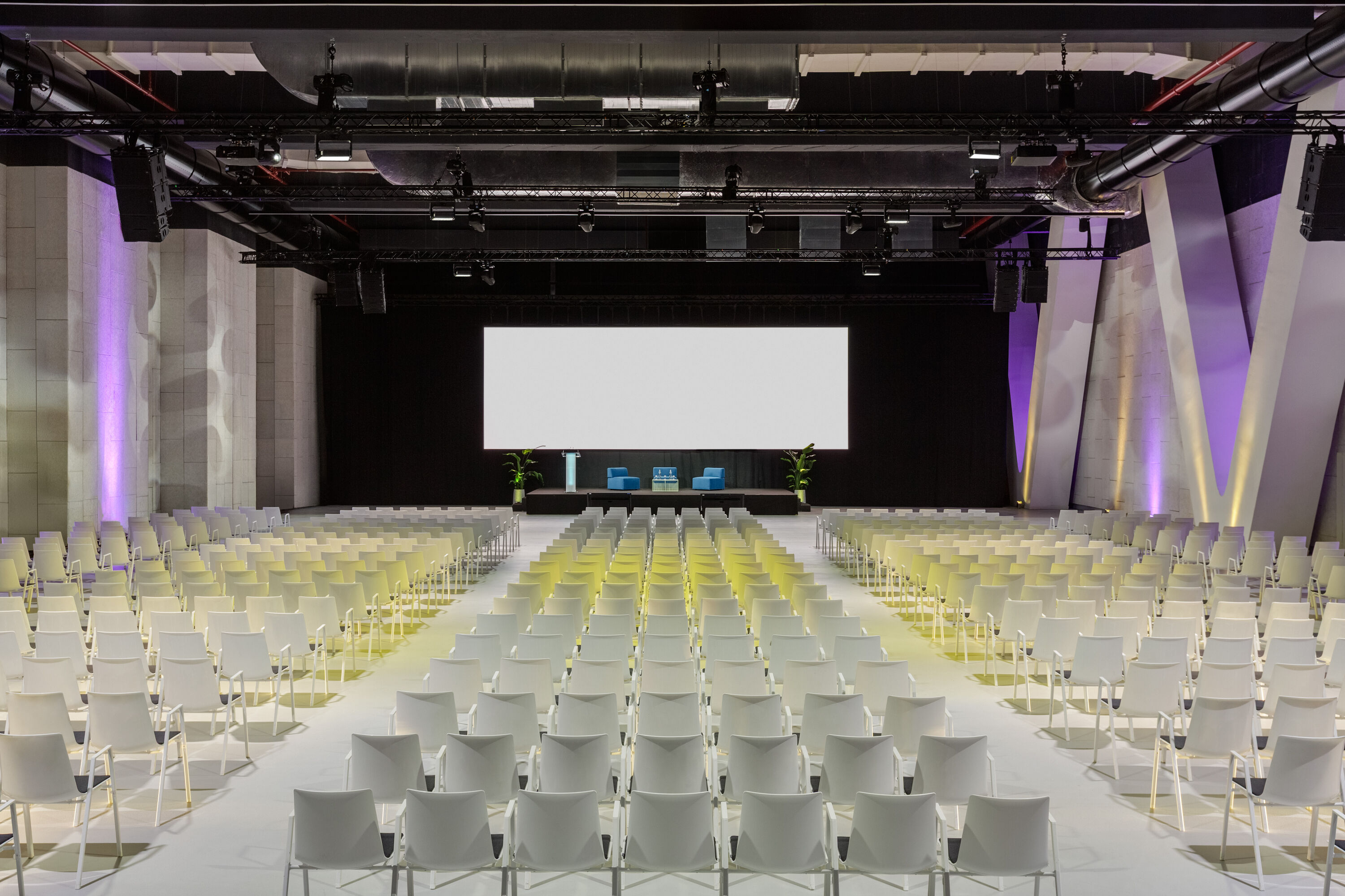 Theatre meeting room at H4 Wyndham Paris Pleyel in Saint-Denis, Other than US/Canada