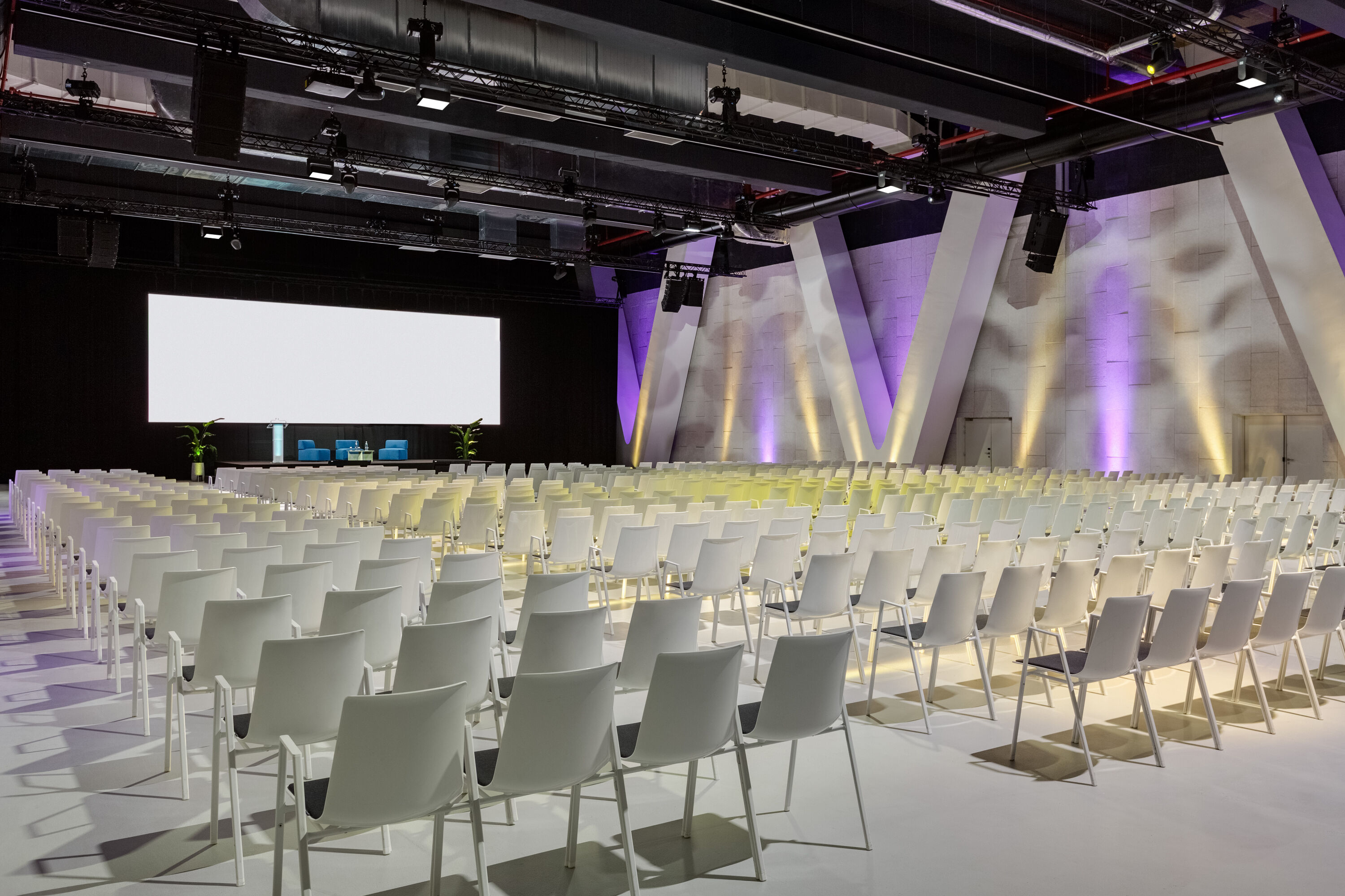 Theatre meeting room at H4 Wyndham Paris Pleyel in Saint-Denis, Other than US/Canada