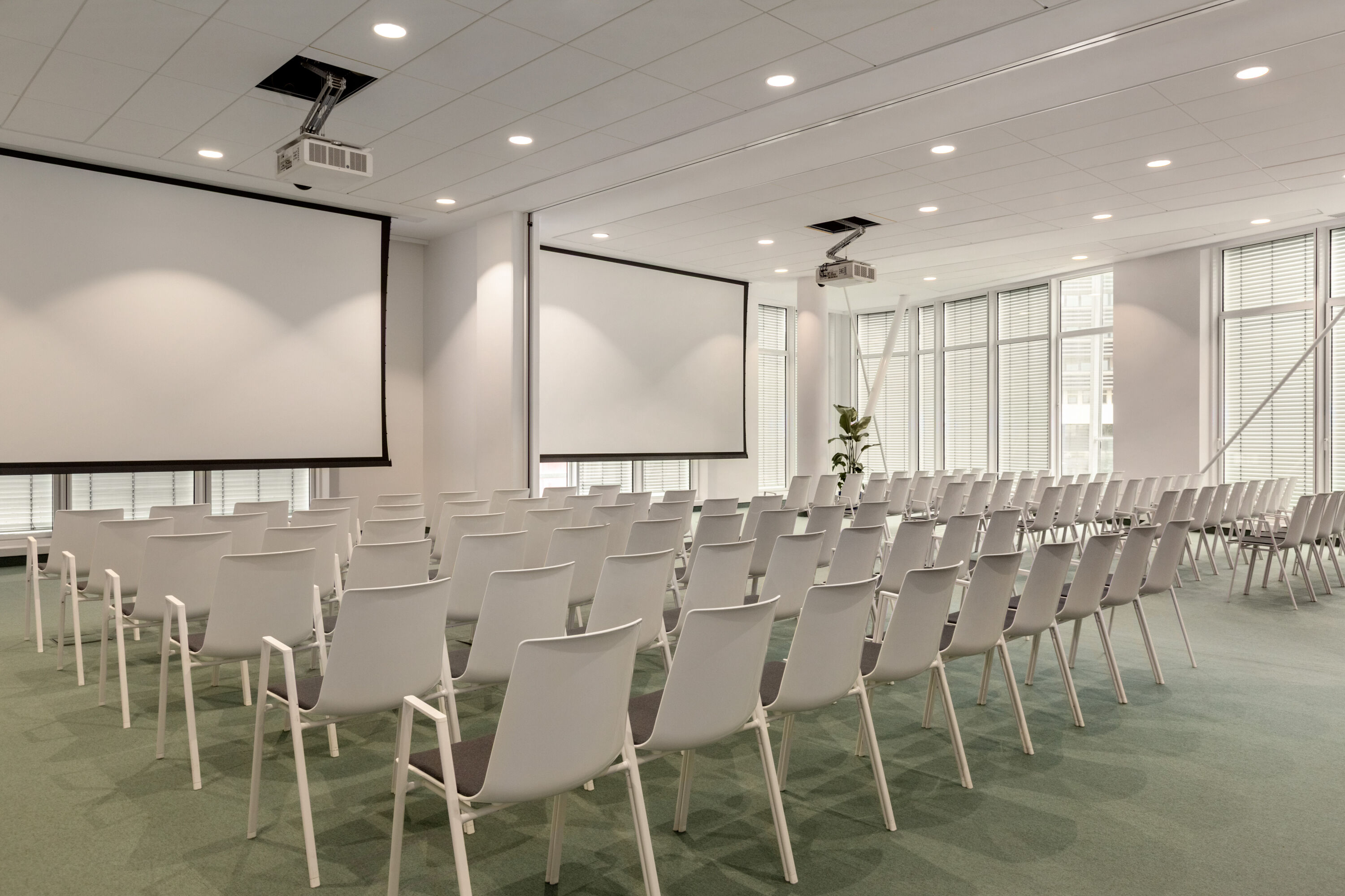 Theatre meeting room at H4 Wyndham Paris Pleyel in Saint-Denis, Other than US/Canada
