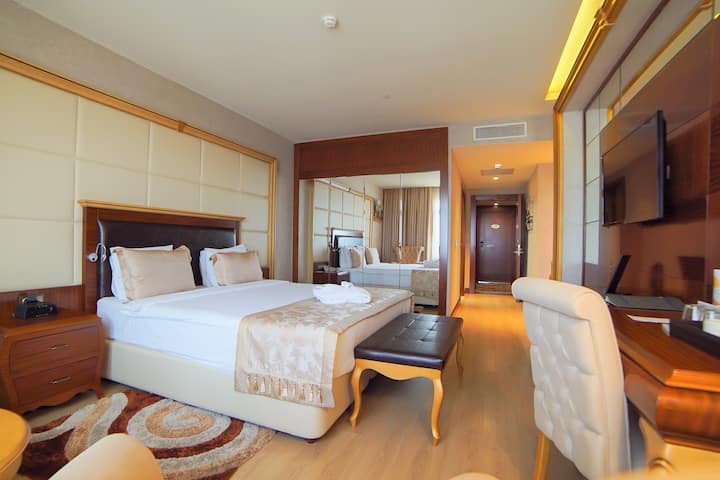 King bed guest room at the Wyndham Batumi in Batumi, Other than US/Canada