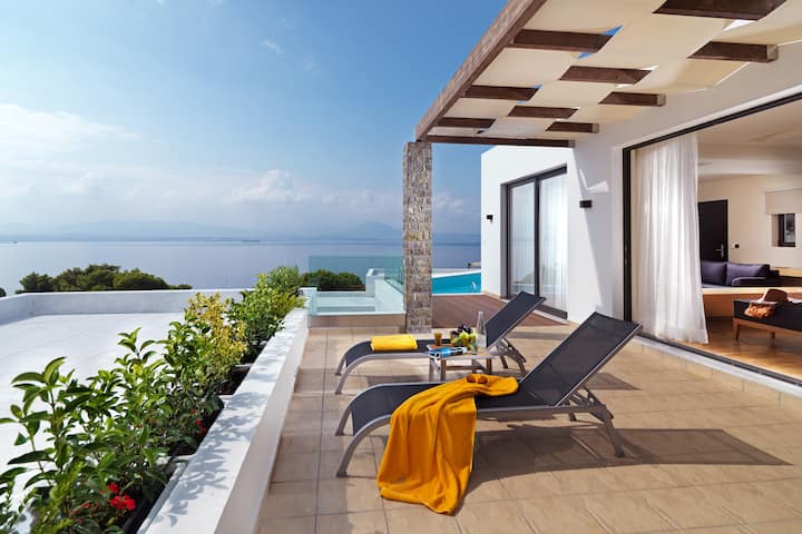 Wyndham Loutraki Poseidon Resort suite in Loutraki, Other than US/Canada