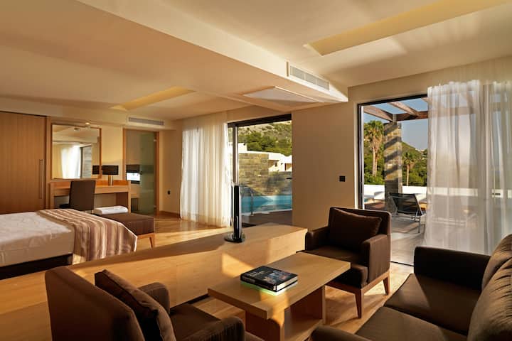 Wyndham Loutraki Poseidon Resort suite in Loutraki, Other than US/Canada