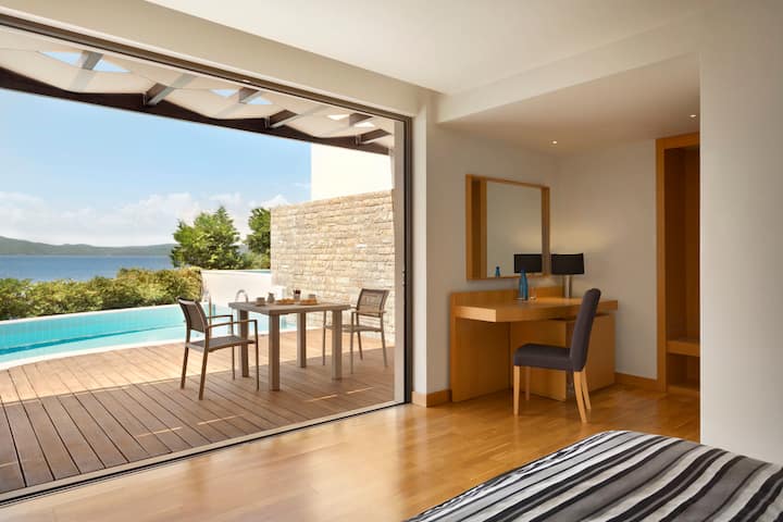 Wyndham Loutraki Poseidon Resort suite in Loutraki, Other than US/Canada