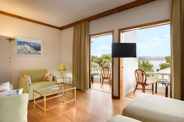 Wyndham Loutraki Poseidon Resort suite in Loutraki, Other than US/Canada