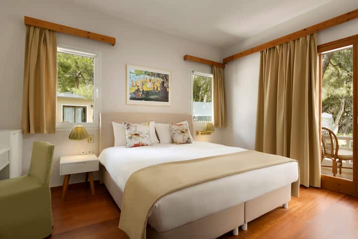 Wyndham Loutraki Poseidon Resort suite in Loutraki, Other than US/Canada