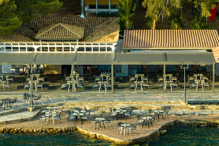 Wyndham Loutraki Poseidon Resort restaurant in Loutraki, Other than US/Canada