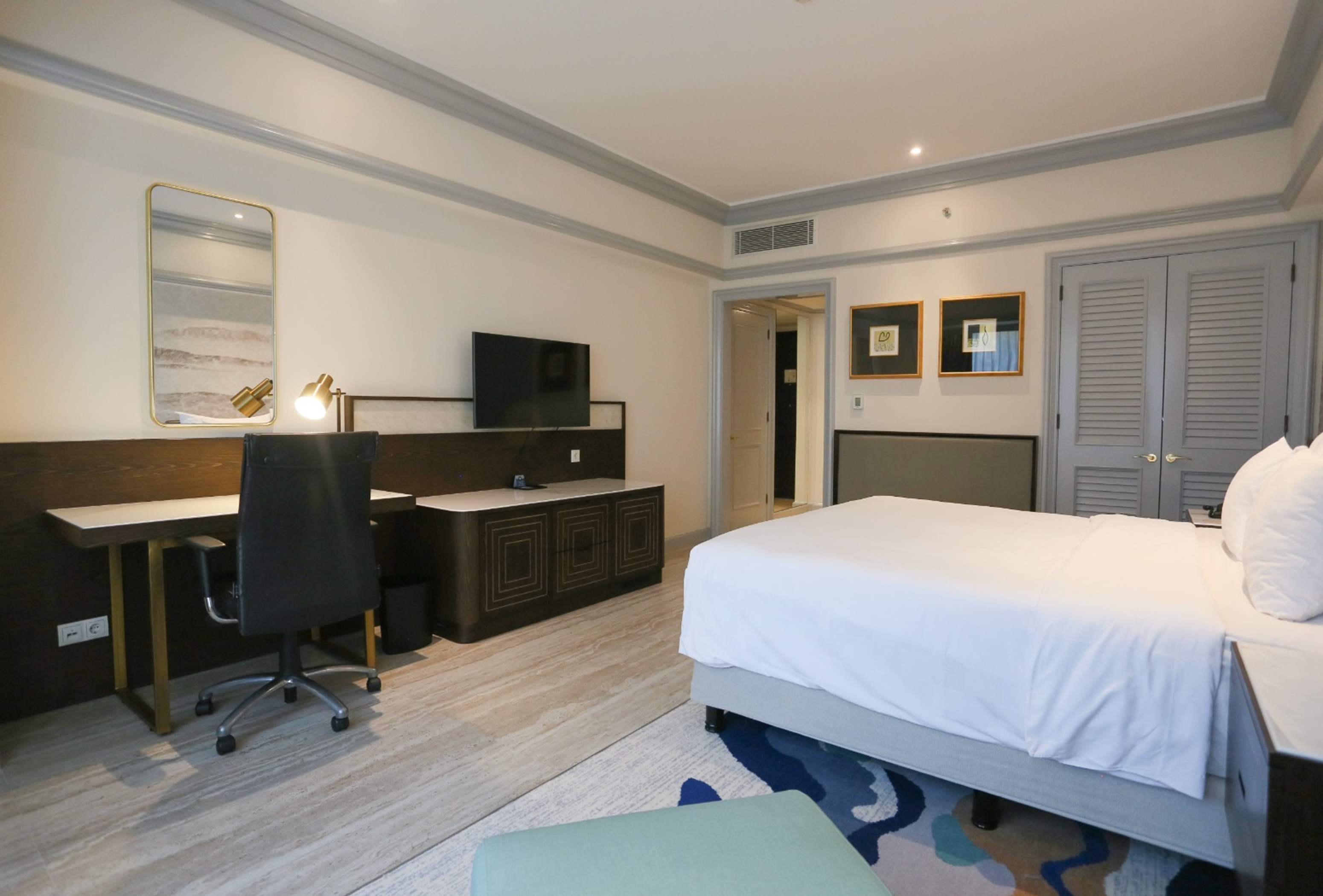 Guest room at the Wyndham Casablanca Jakarta in Jakarta, Other than US/Canada