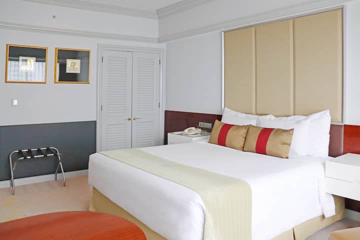 Guest room at the Wyndham Casablanca Jakarta in Jakarta, Other than US/Canada