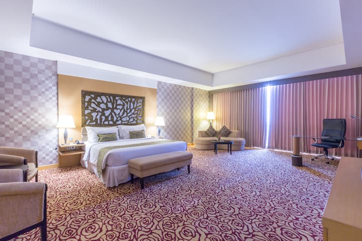 Guest room at the Wyndham Surabaya City Centre in Surabaya, Other than US/Canada