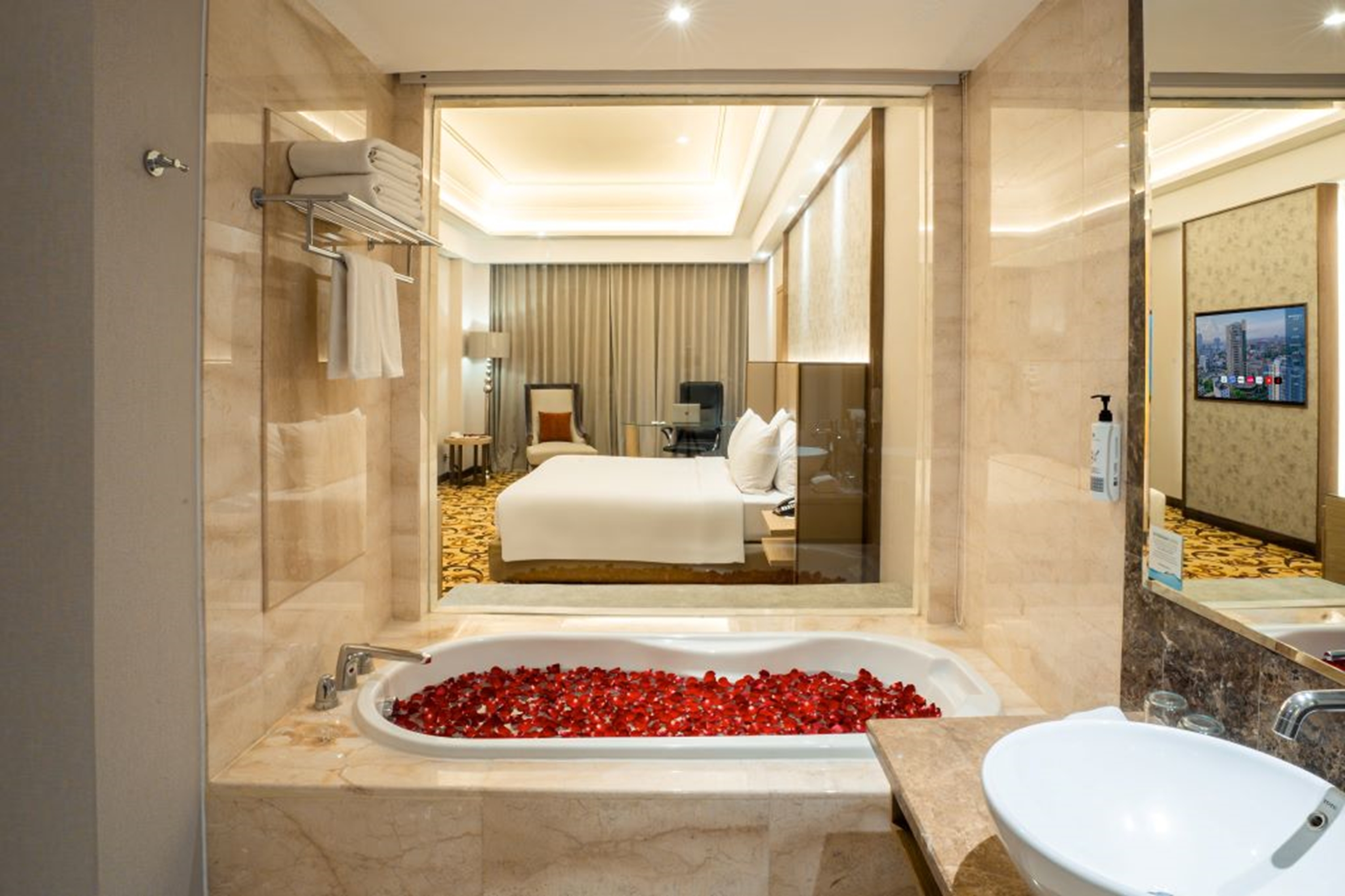 Guest room bath at the Wyndham Surabaya City Centre in Surabaya, Other than US/Canada