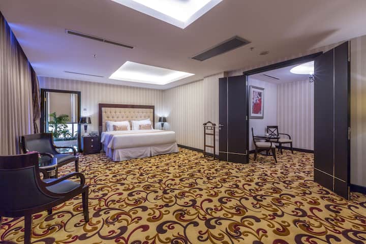 Guest room at the Wyndham Surabaya City Centre in Surabaya, Other than US/Canada