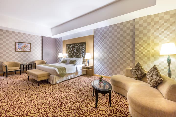 Guest room at the Wyndham Surabaya City Centre in Surabaya, Other than US/Canada