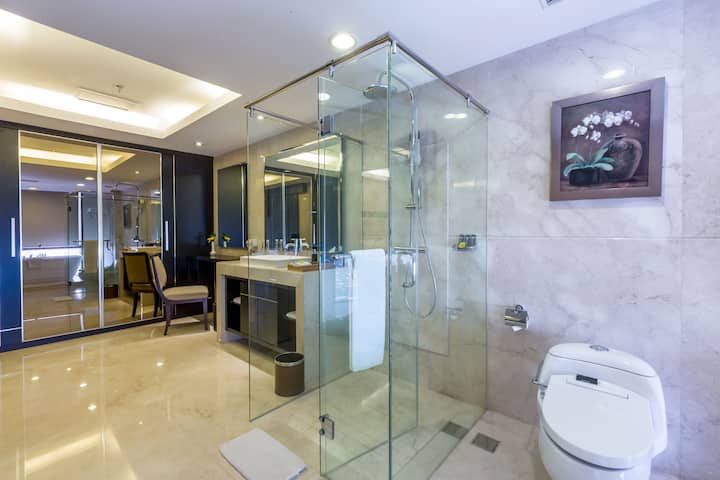 Guest room at the Wyndham Surabaya City Centre in Surabaya, Other than US/Canada