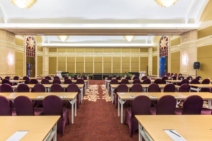 Meeting room at Wyndham Surabaya City Centre in Surabaya, Other than US/Canada