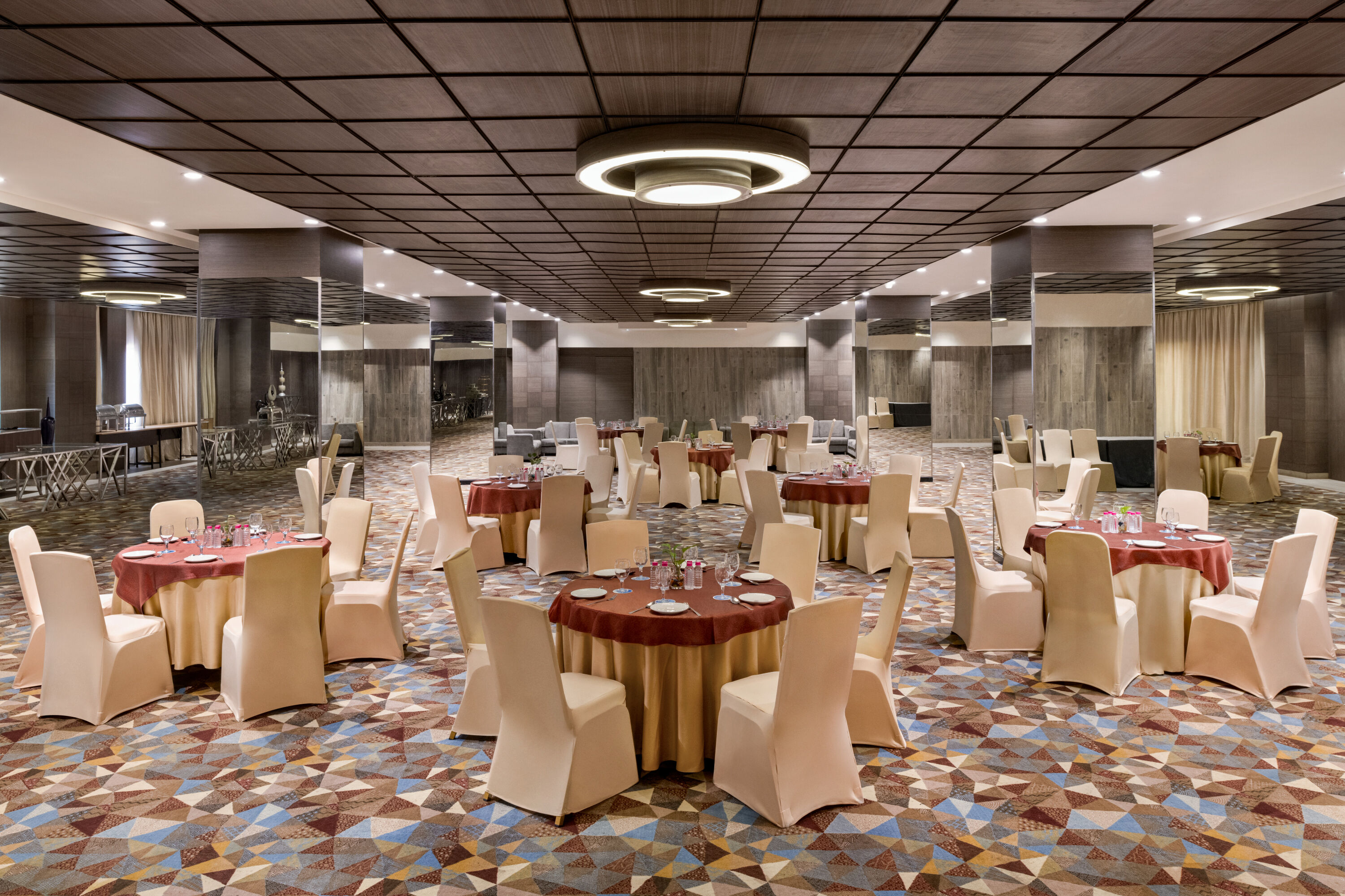Meeting room banquet rounds at Wyndham Ahmedabad Shela in Ahmedabad, Other than US/Canada