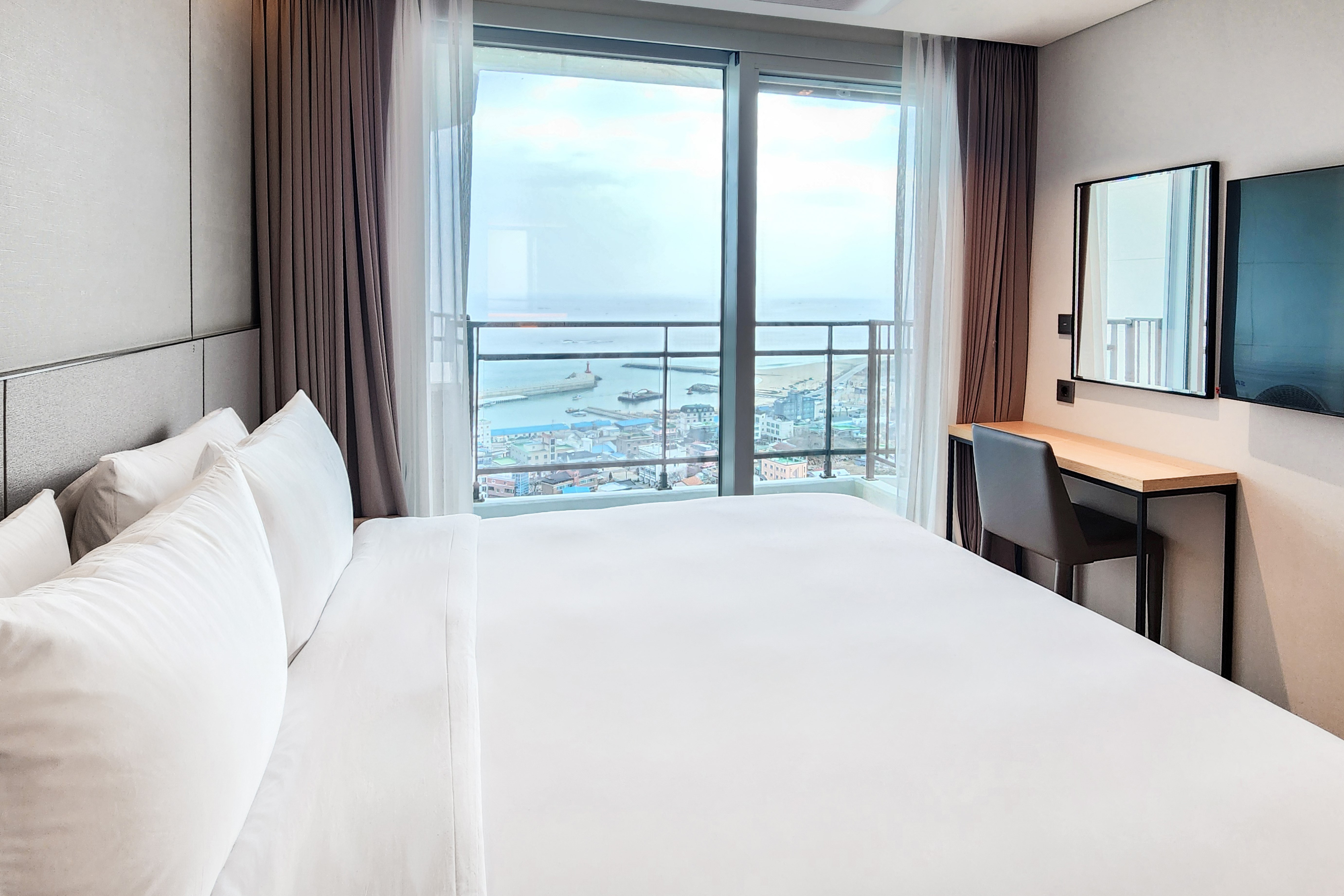 Guest room at the Wyndham Goseong Gangwon in Goseong gun, Other than US/Canada