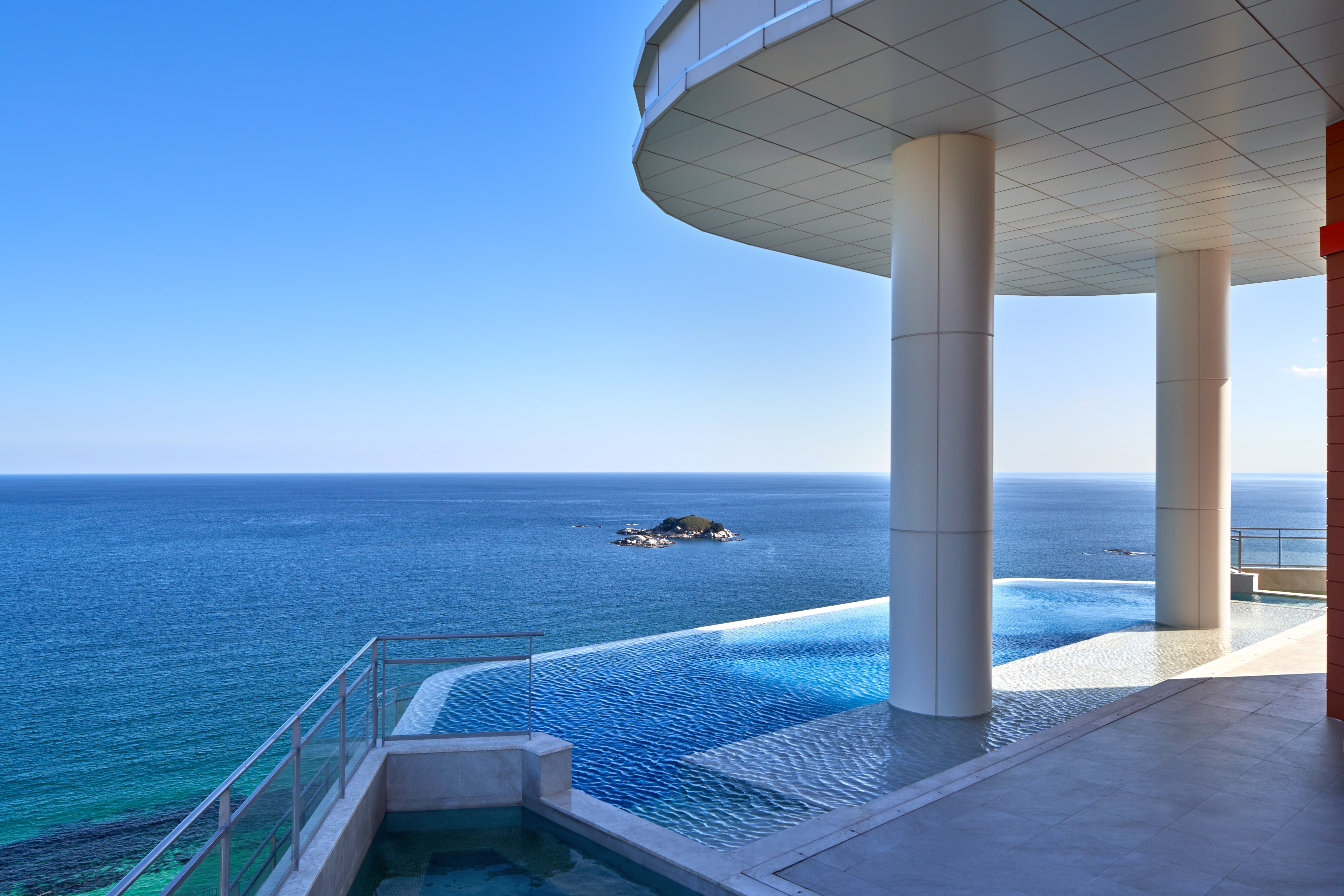 Infinity pool at the Wyndham Goseong Gangwon in Goseong gun, Other than US/Canada