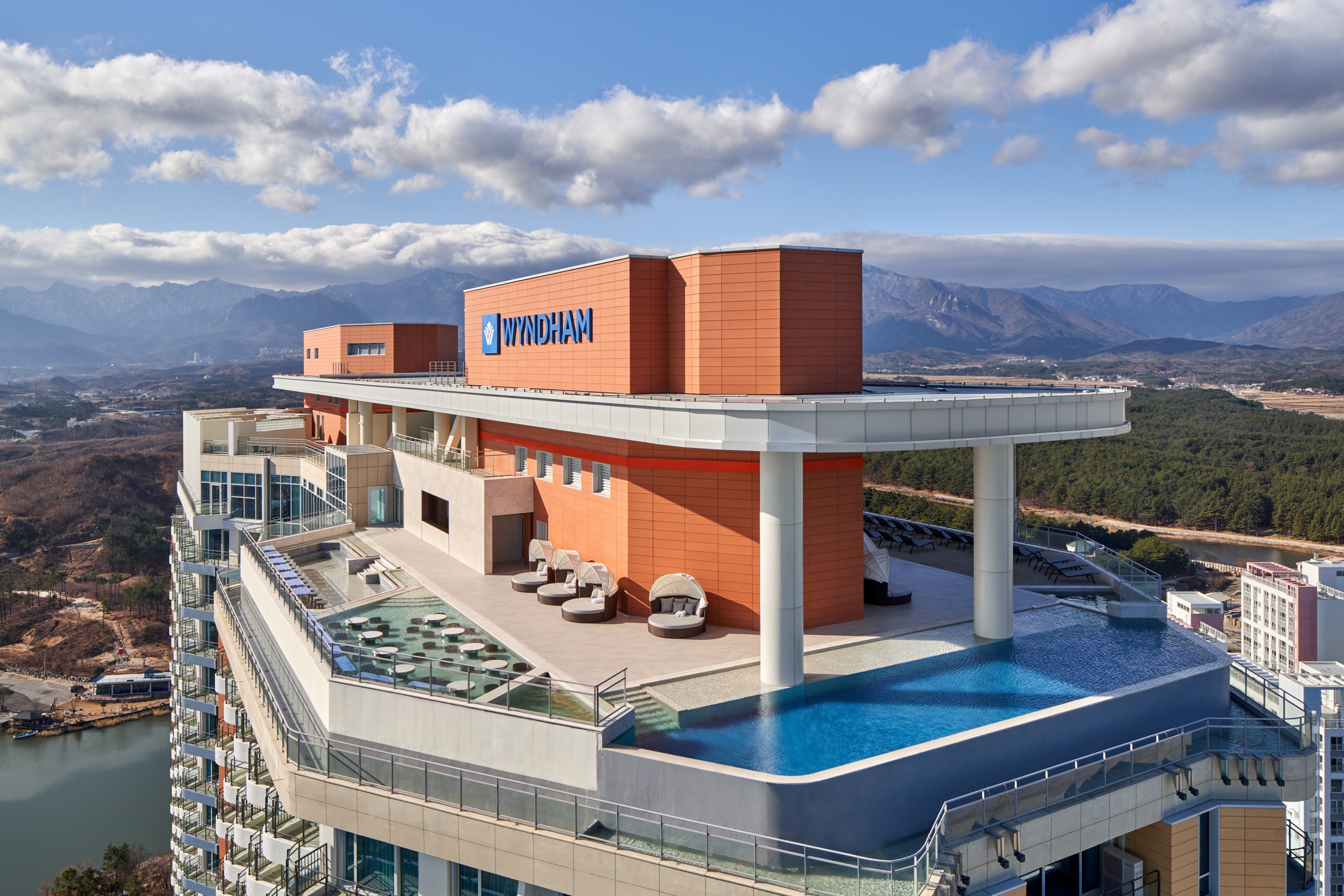 Infinity pool at the Wyndham Goseong Gangwon in Goseong gun, Other than US/Canada
