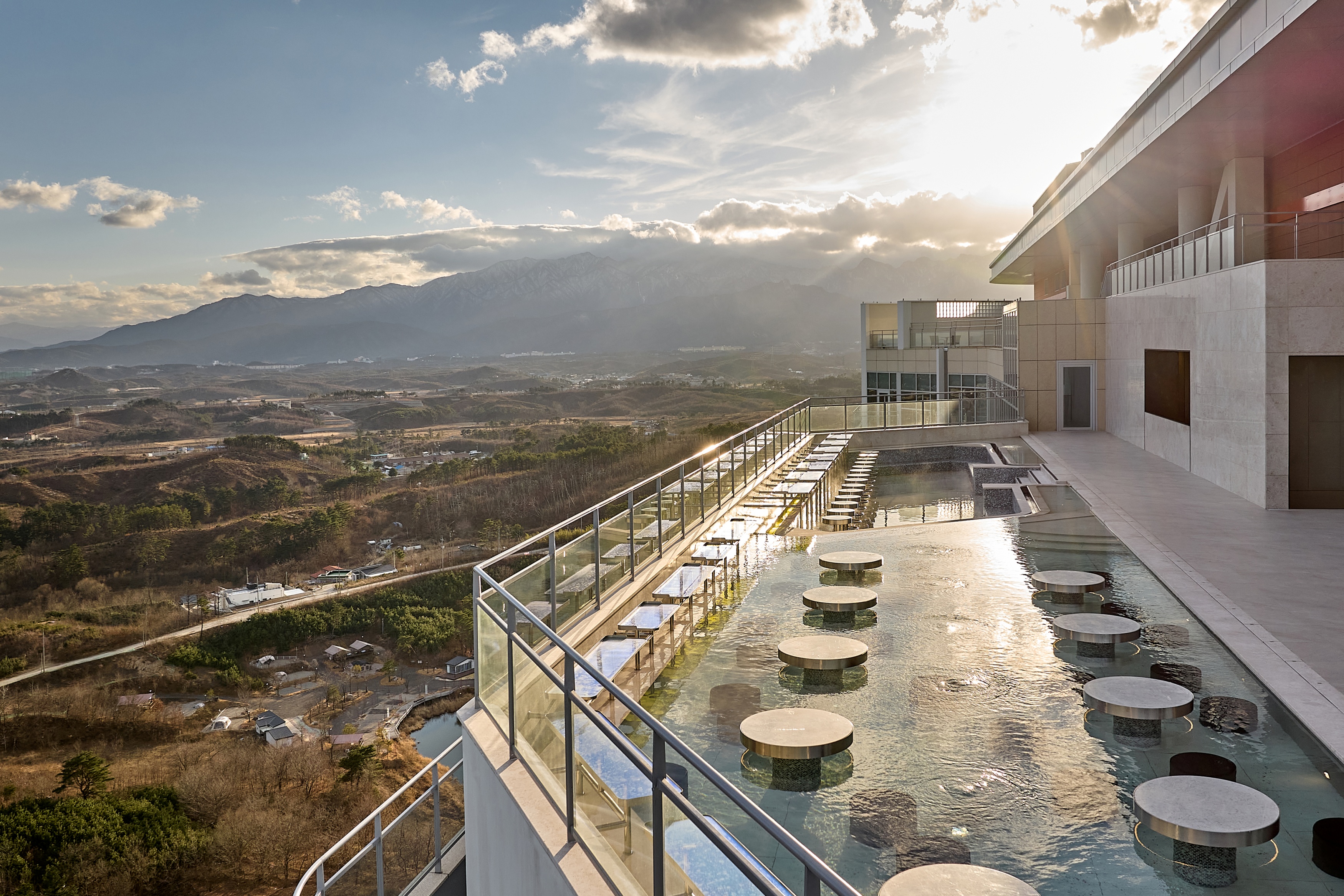 Infinity pool at the Wyndham Goseong Gangwon in Goseong gun, Other than US/Canada