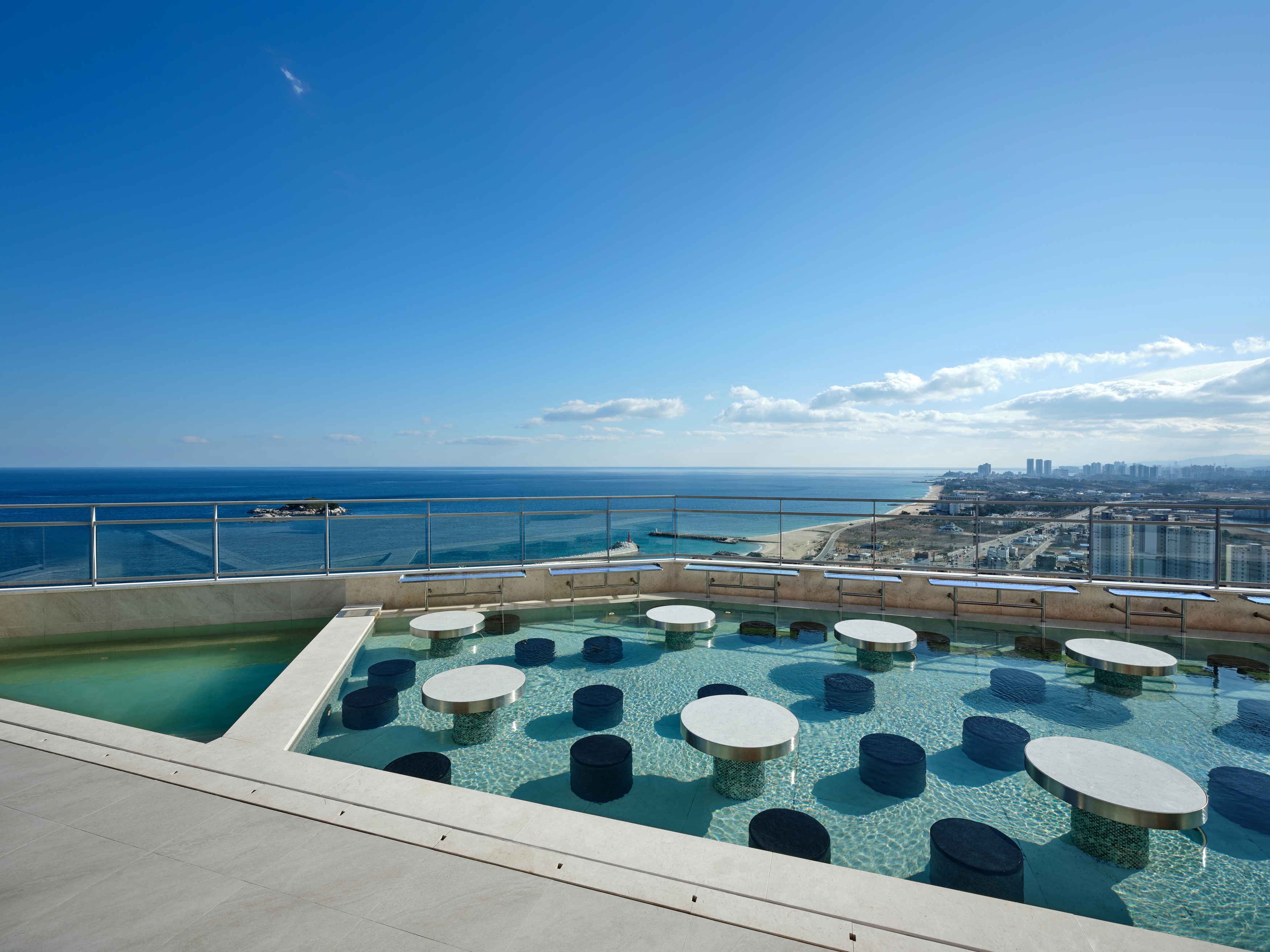 Infinity pool at the Wyndham Goseong Gangwon in Goseong gun, Other than US/Canada
