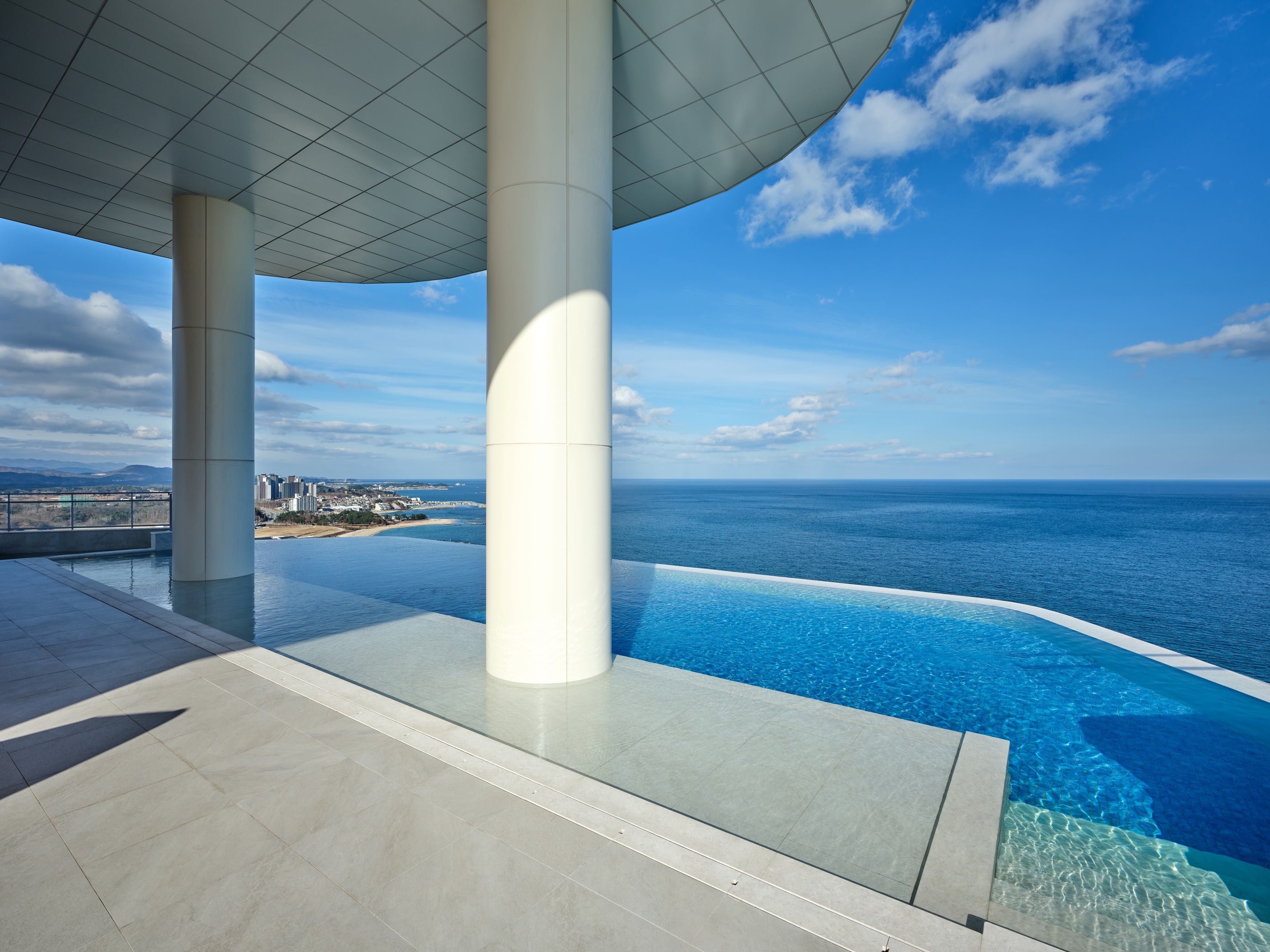 Infinity pool at the Wyndham Goseong Gangwon in Goseong gun, Other than US/Canada