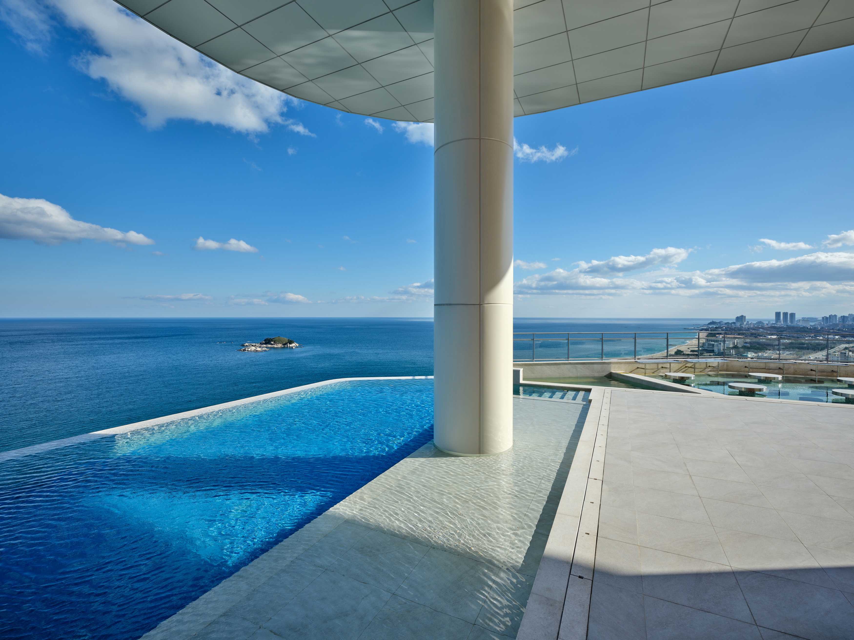 Infinity pool at the Wyndham Goseong Gangwon in Goseong gun, Other than US/Canada