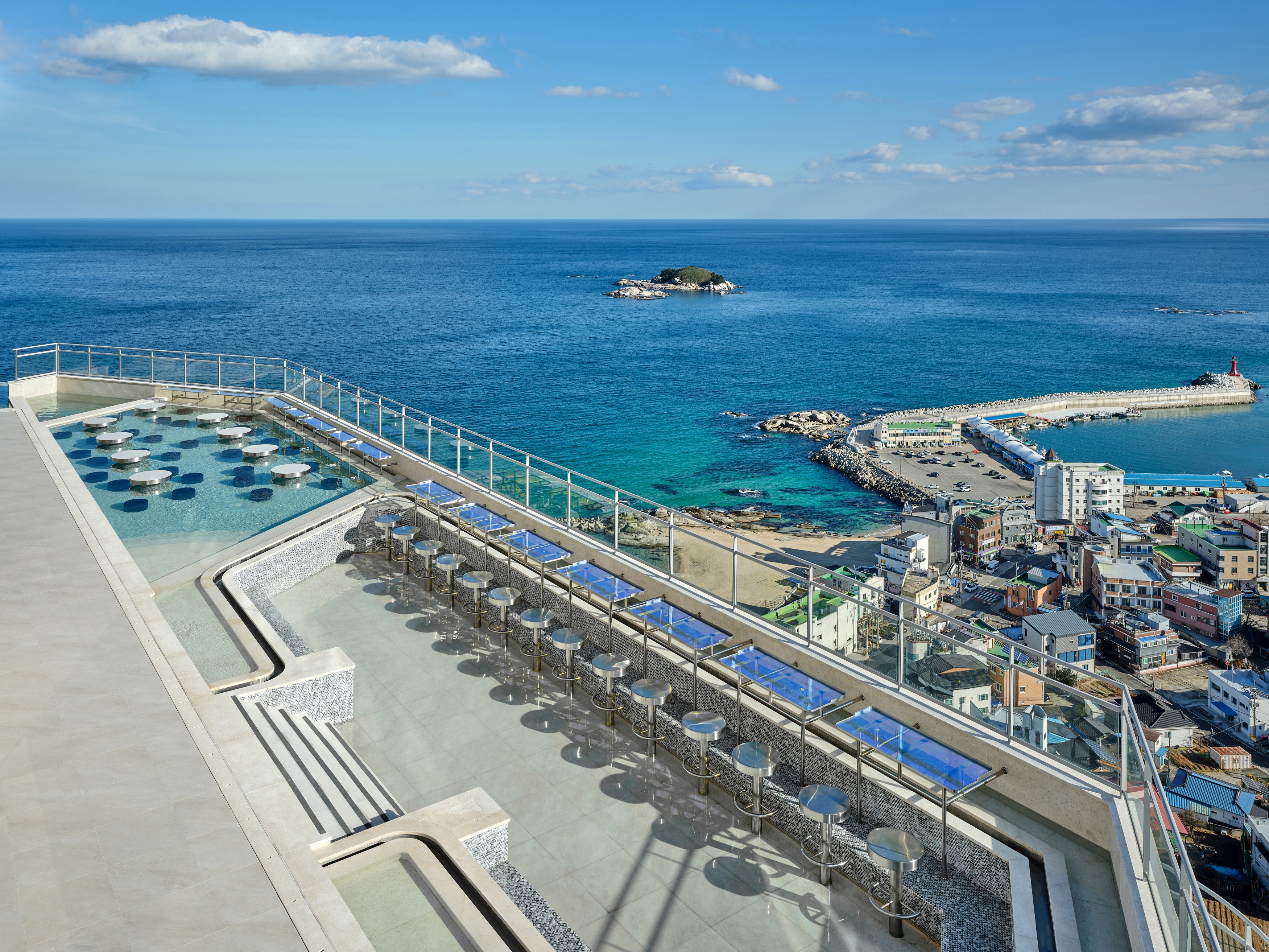 Infinity pool at the Wyndham Goseong Gangwon in Goseong gun, Other than US/Canada