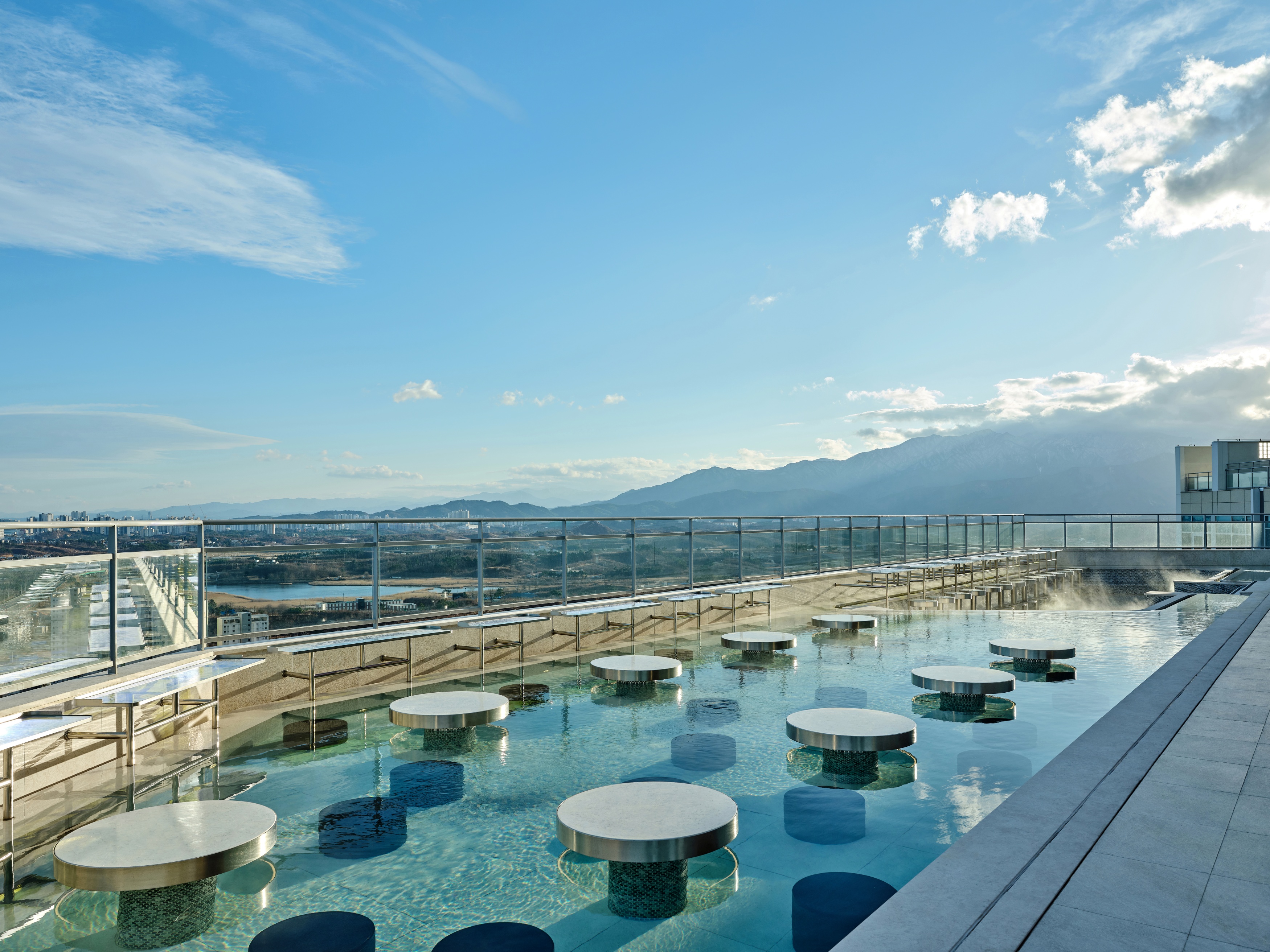 Infinity pool at the Wyndham Goseong Gangwon in Goseong gun, Other than US/Canada
