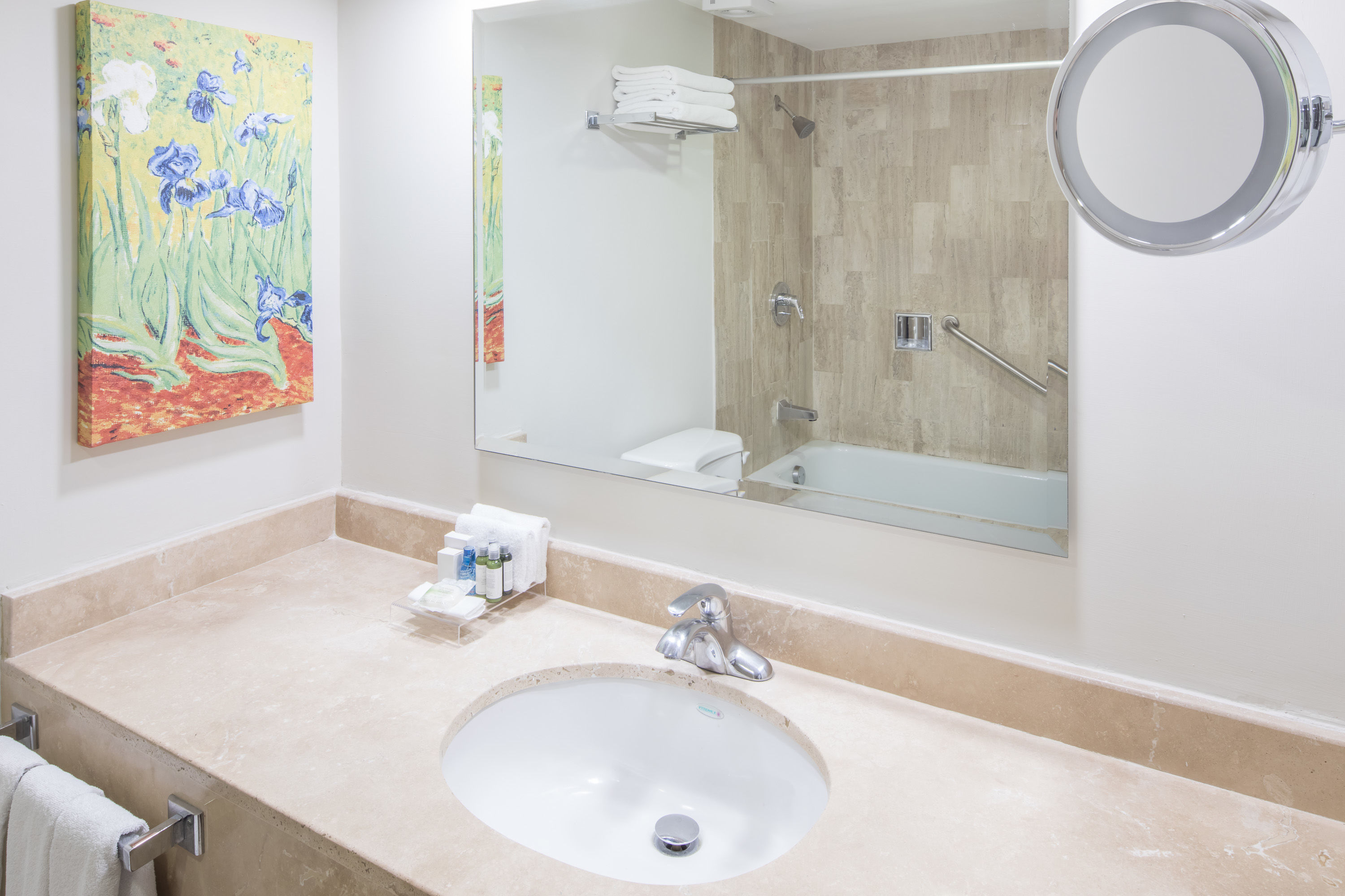 Guest room bath at the Wyndham Executivo Culiacan in Culiacan, Other than US/Canada