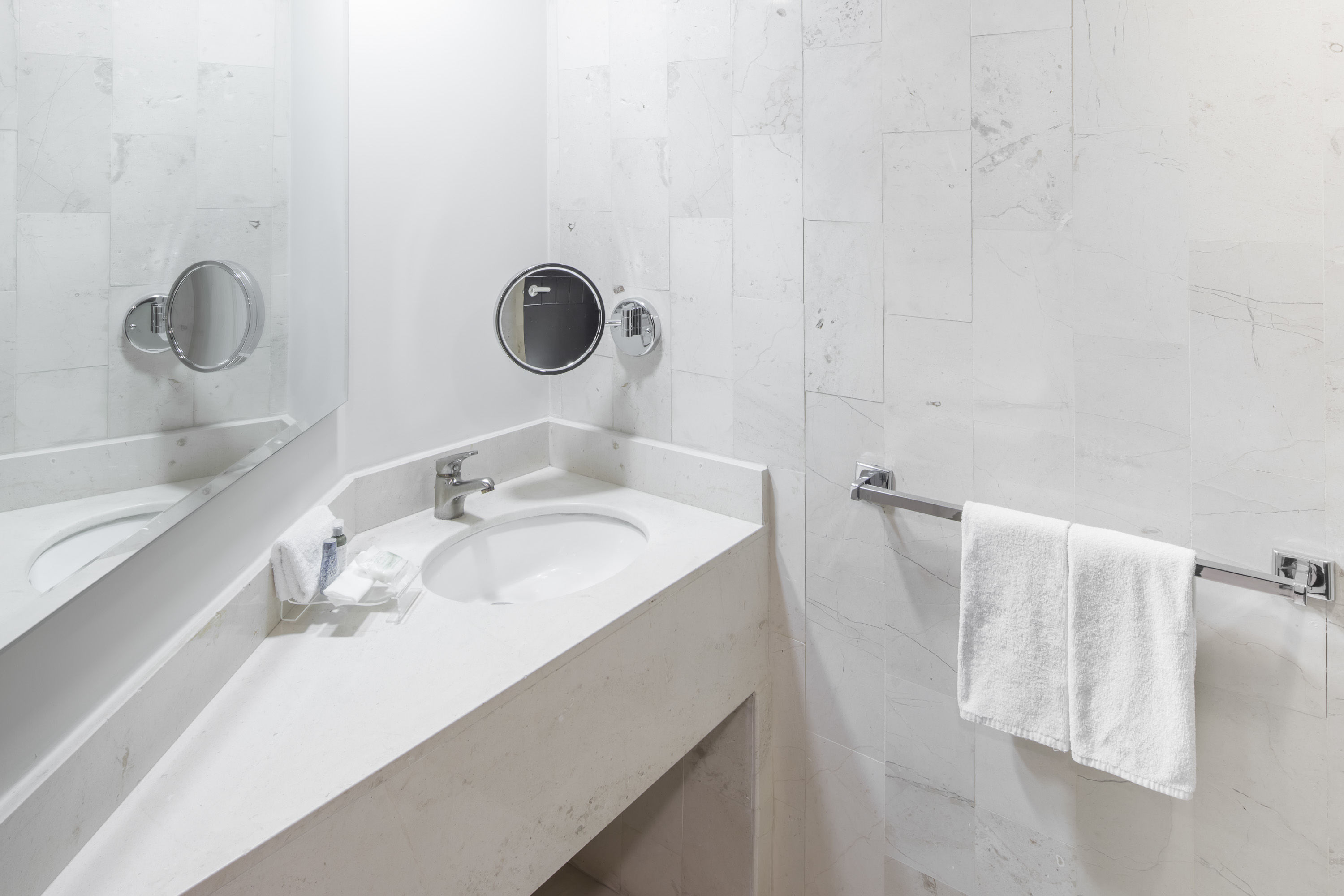 Guest room bath at the Wyndham Executivo Culiacan in Culiacan, Other than US/Canada