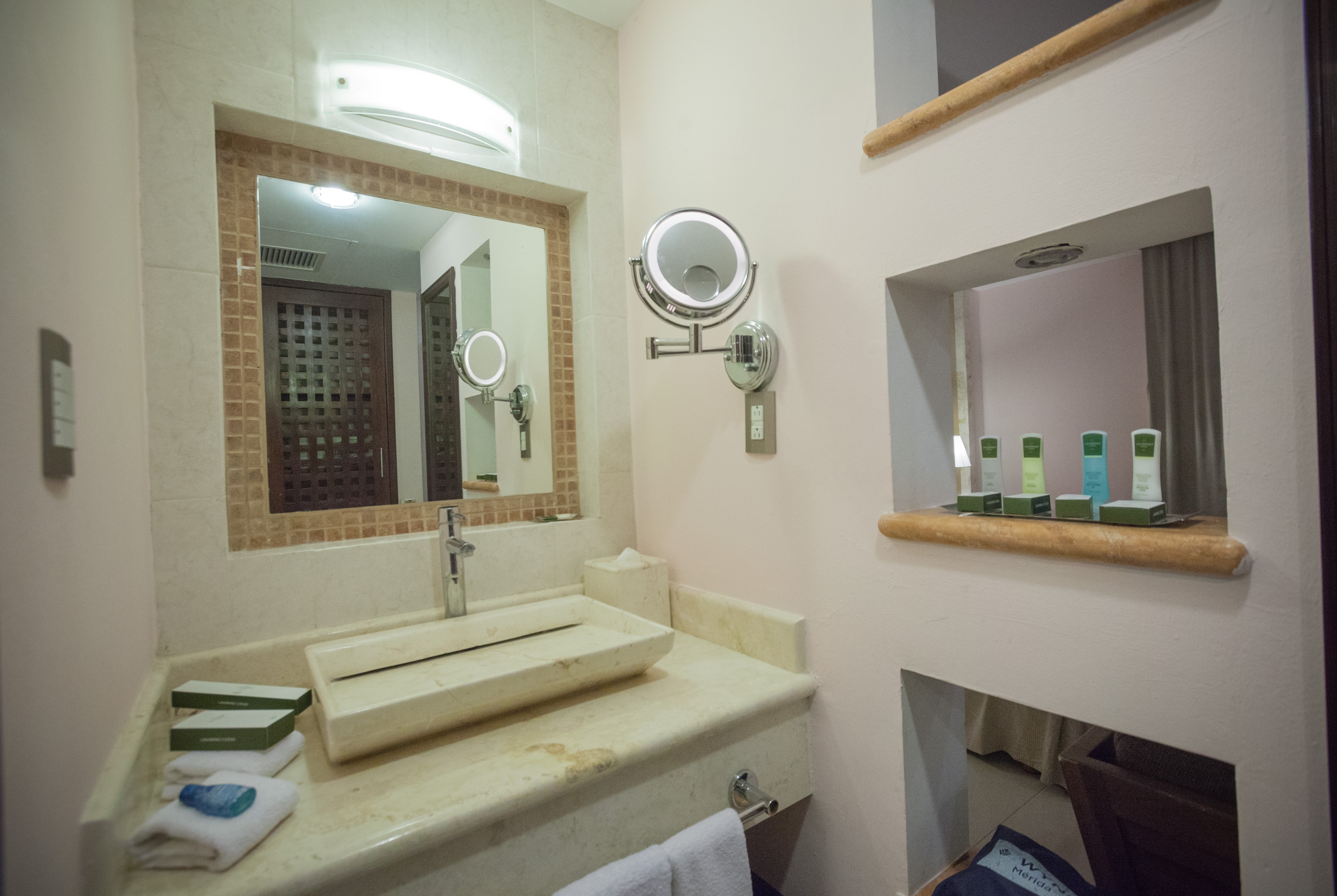 Guest room bath at the Wyndham Merida in Merida, Other than US/Canada