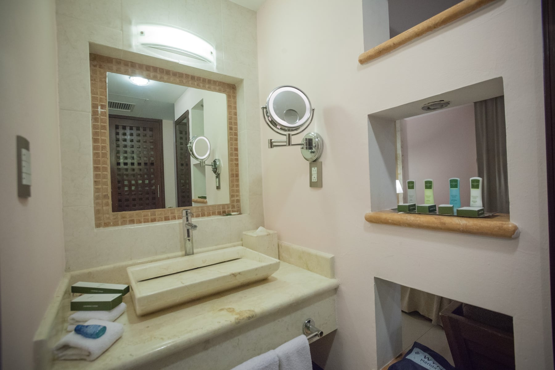 Guest room bath at the Wyndham Merida in Merida, Other than US/Canada