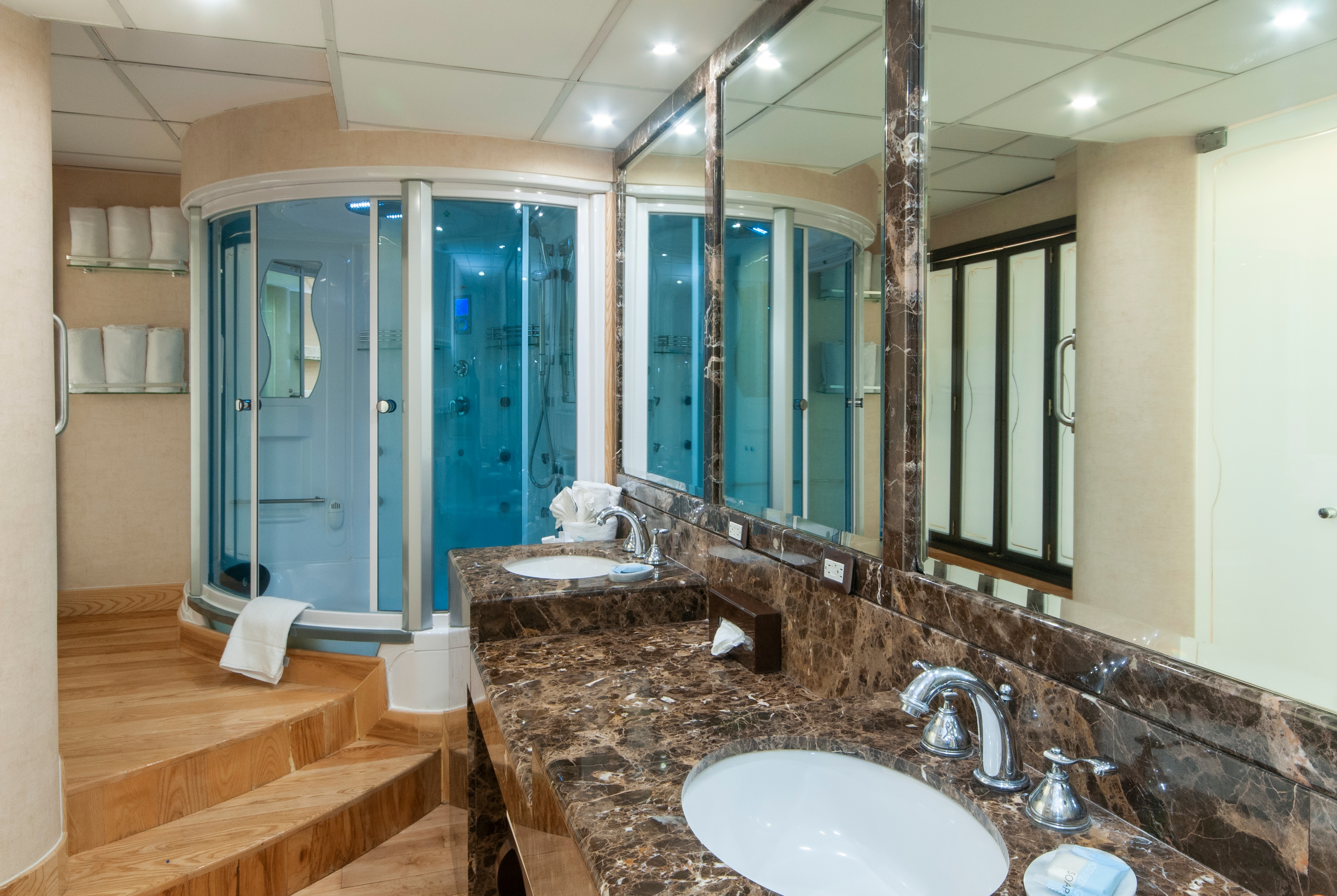 Guest room bath at the BelAir Unique, a Wyndham Hotel in Mexico City, Other than US/Canada