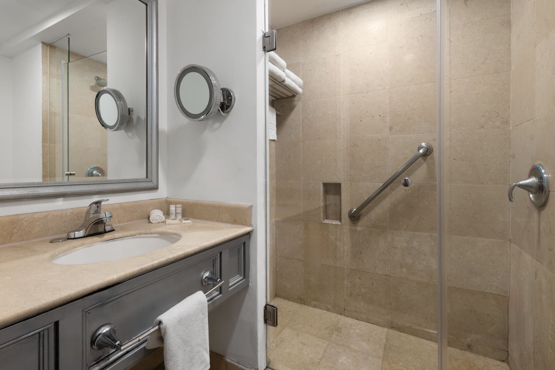 Guest room bath at the Wyndham Monterrey Ambassador Centro in Monterrey, Other than US/Canada