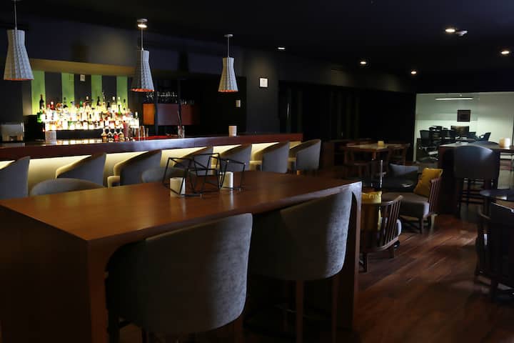 Lobby bar at Wyndham Monterrey Ambassador Centro in Monterrey, Other than US/Canada