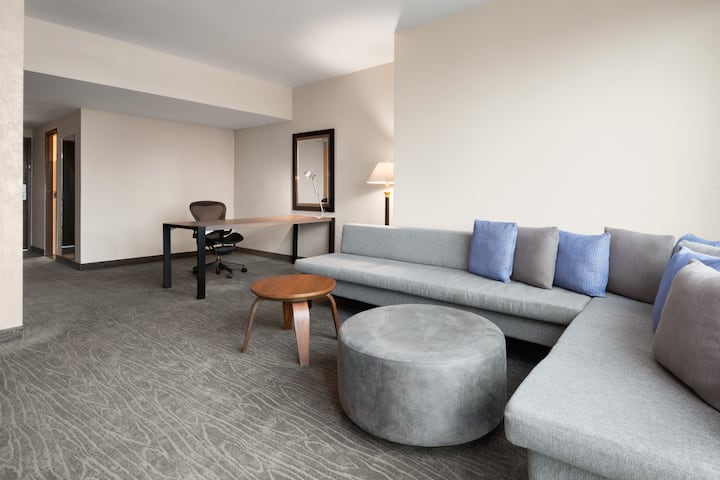 Wyndham Monterrey Ambassador Centro suite in Monterrey, Other than US/Canada