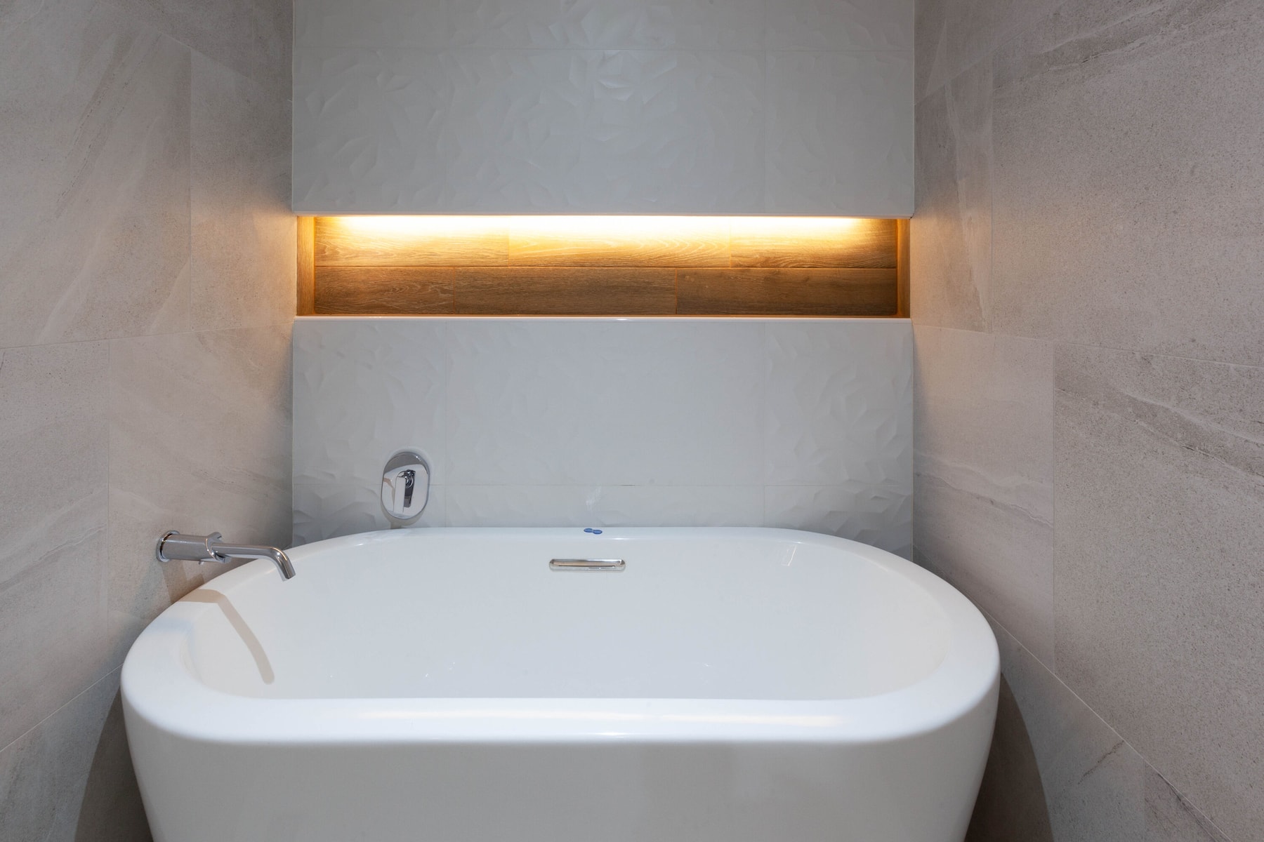 Guest room bath at the Wyndham Puebla Angelopolis in Puebla, Other than US/Canada
