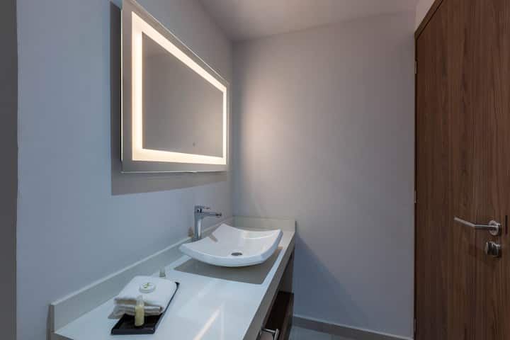 Guest room bath at the Wyndham Puebla Angelopolis in Puebla, Other than US/Canada
