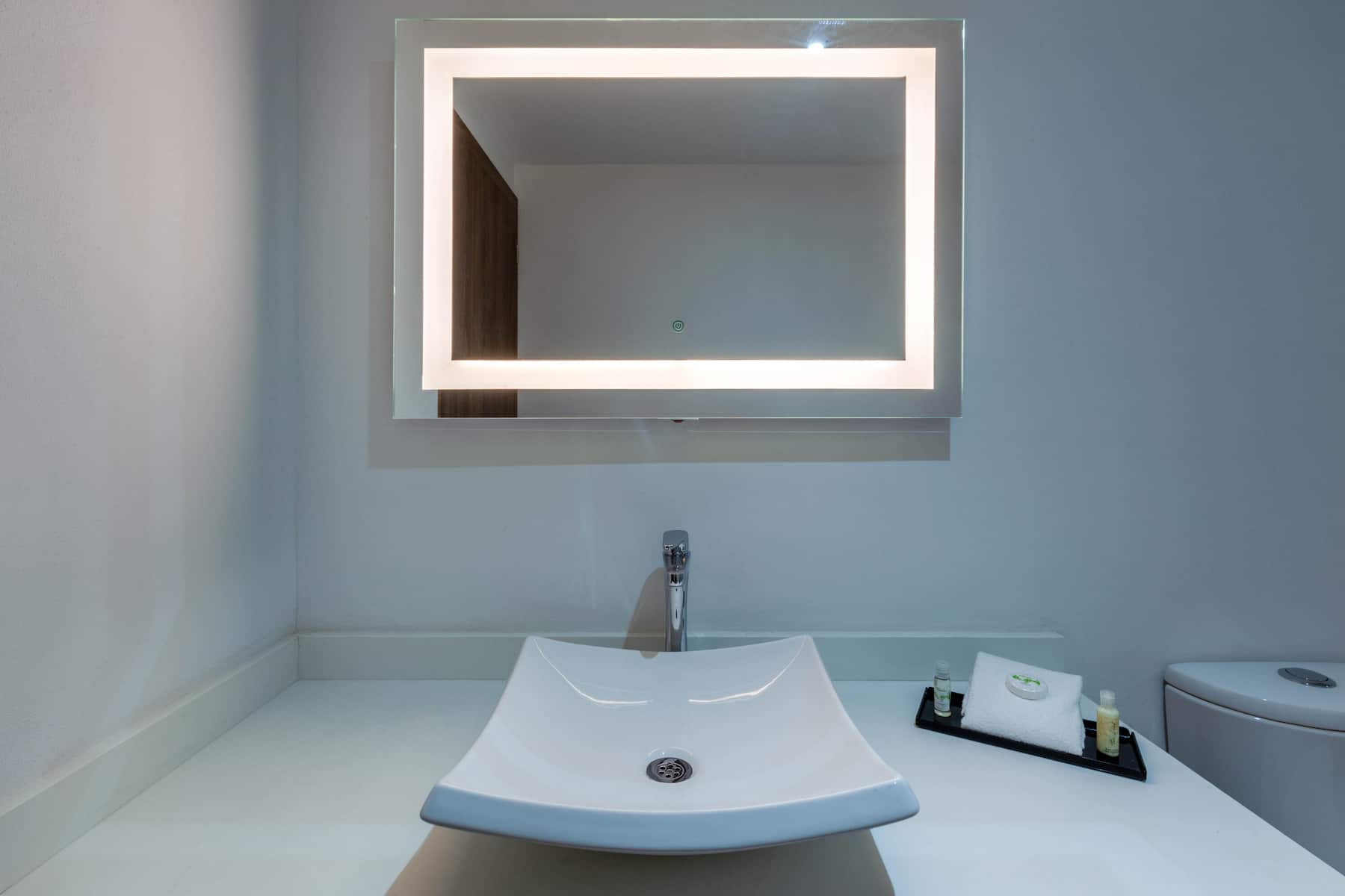 Guest room bath at the Wyndham Puebla Angelopolis in Puebla, Other than US/Canada