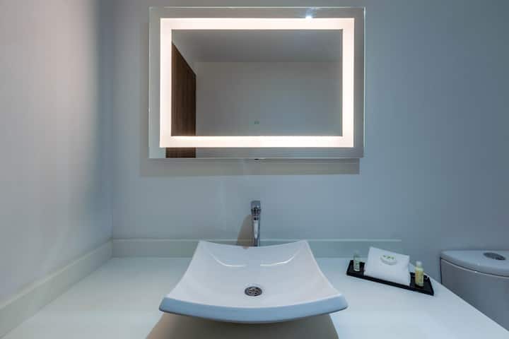 Guest room bath at the Wyndham Puebla Angelopolis in Puebla, Other than US/Canada