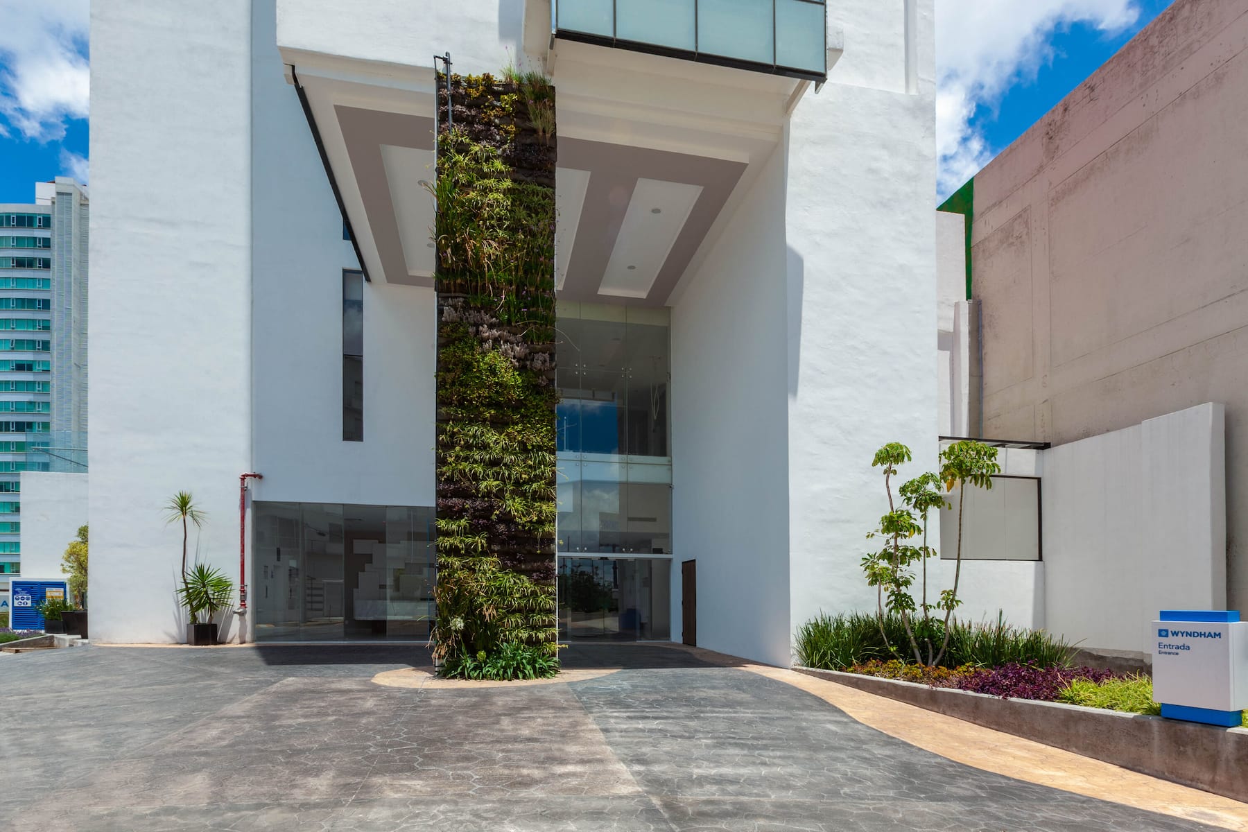 Exterior Day Image of Wyndham Puebla Angelopolis hotel in Puebla, Other than US/Canada