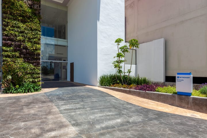 Exterior Day Image of Wyndham Puebla Angelopolis hotel in Puebla, Other than US/Canada