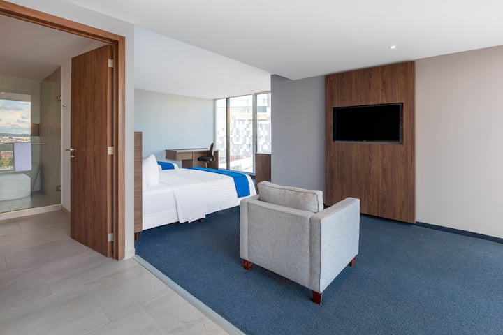 Guest room at the Wyndham Puebla Angelopolis in Puebla, Other than US/Canada