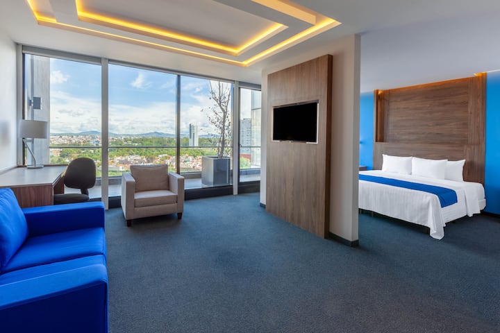 Guest room at the Wyndham Puebla Angelopolis in Puebla, Other than US/Canada