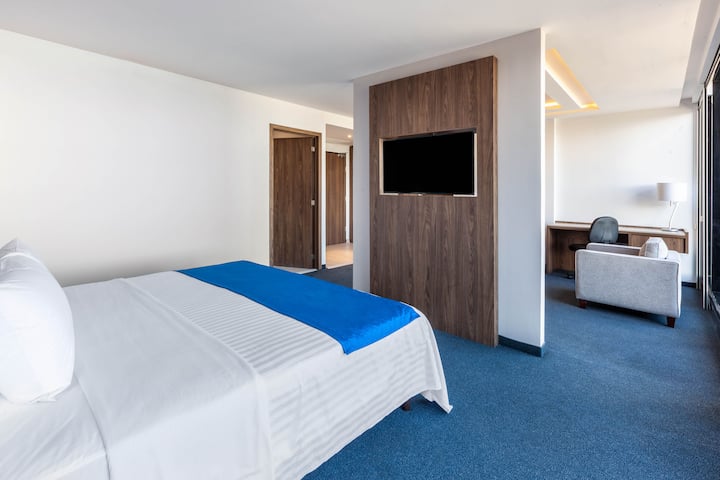 Guest room at the Wyndham Puebla Angelopolis in Puebla, Other than US/Canada