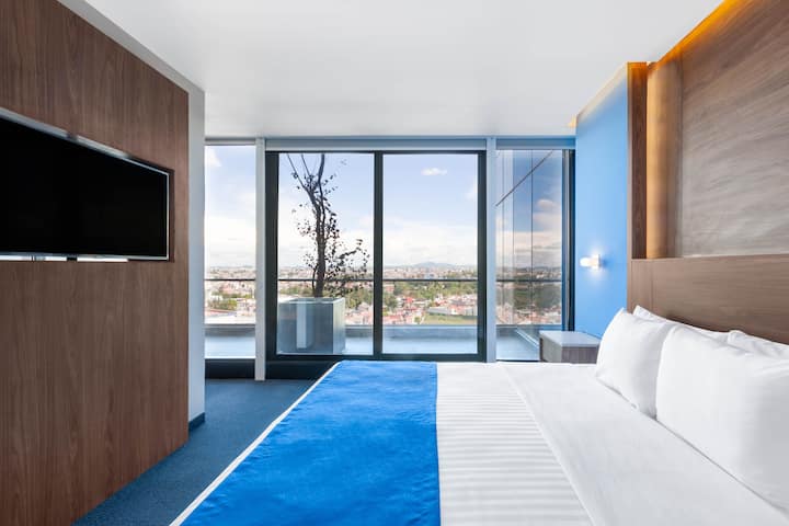 Guest room at the Wyndham Puebla Angelopolis in Puebla, Other than US/Canada